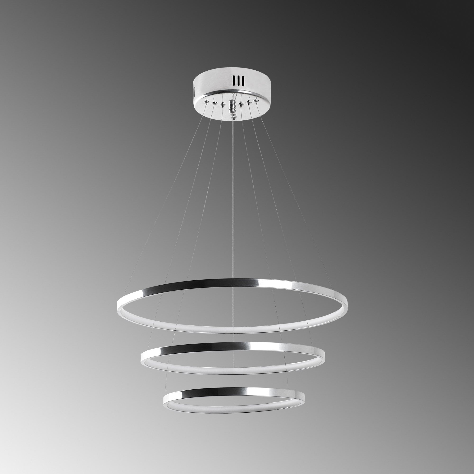 Elegante Simit Deckenleuchte in Chrom von Opviq, die mit ihrem modernen Stil und brillanten Lichtakzenten jeden Raum stilvoll erhellt.