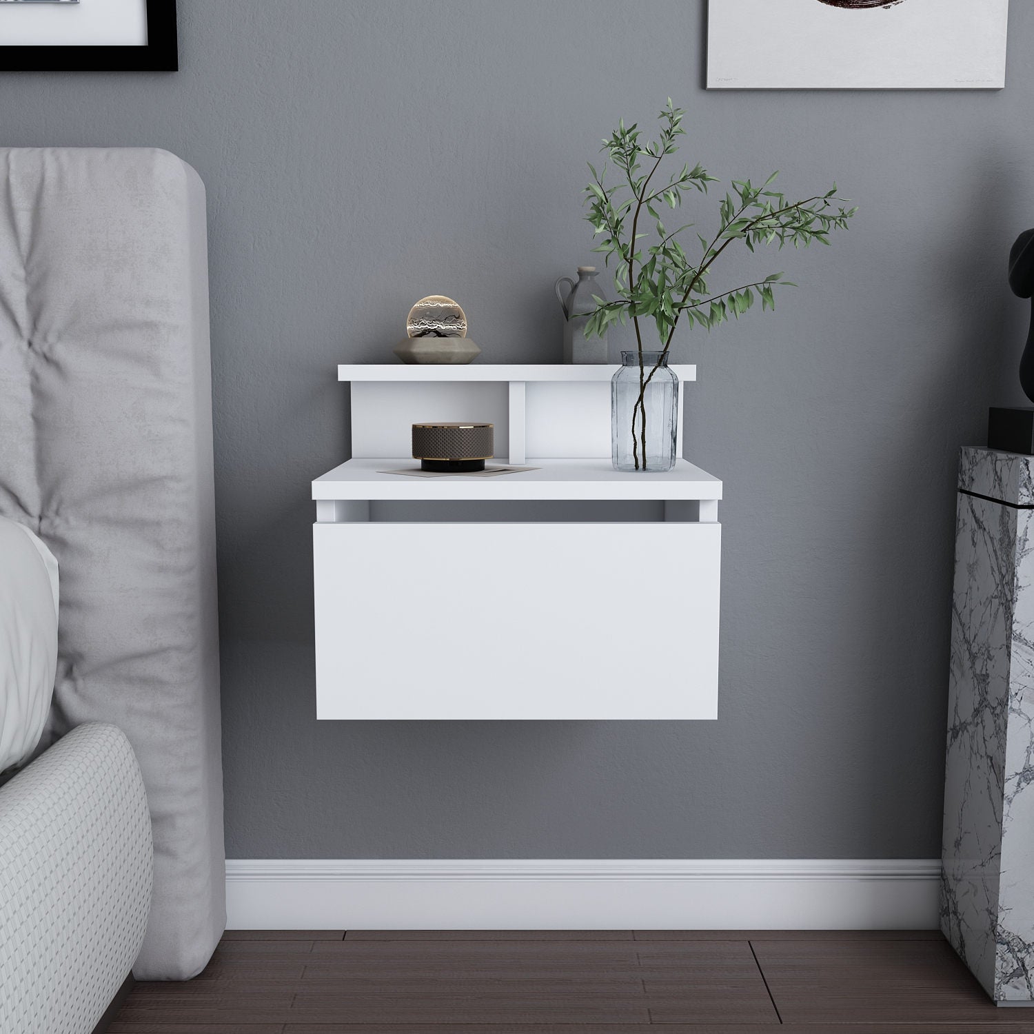 Eleganter Nachttisch Alice in Weiß von Hanah Home: skandinavisches Design, langlebige Qualität und stilvolle Funktionalität für Ihr Schlafzimmer.