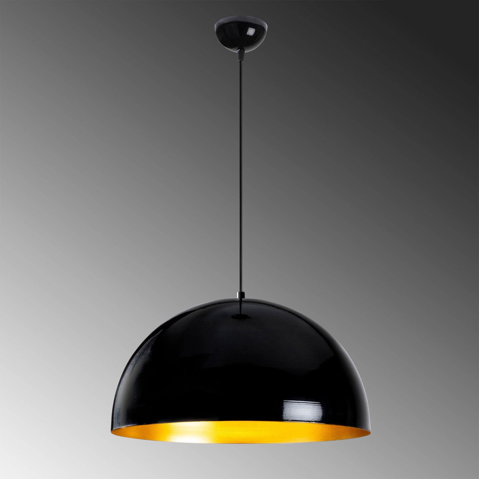 Erleben Sie die Berceste Pendelleuchte von Opviq in edlem Schwarz – ein zeitloses Design, das industriellen Charme und moderne Ästhetik harmonisch verbindet.
