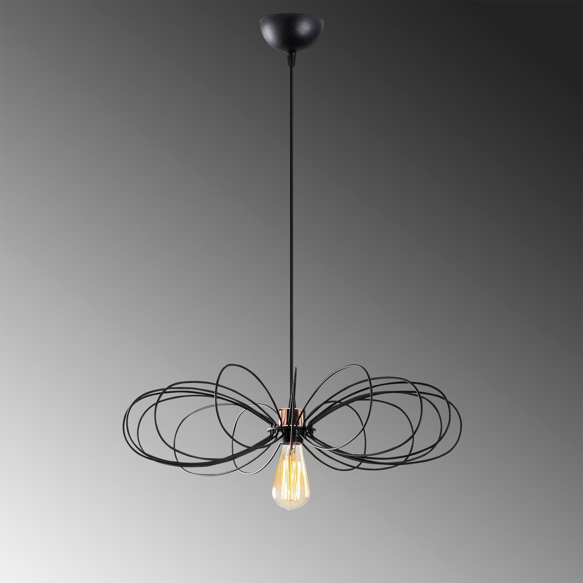 Verleihen Sie Ihrem Zuhause mit der Hemdem Pendelleuchte von Opviq in elegantem Schwarz einen modernen Industrie-Look. Perfekt für stilvolle Akzente.