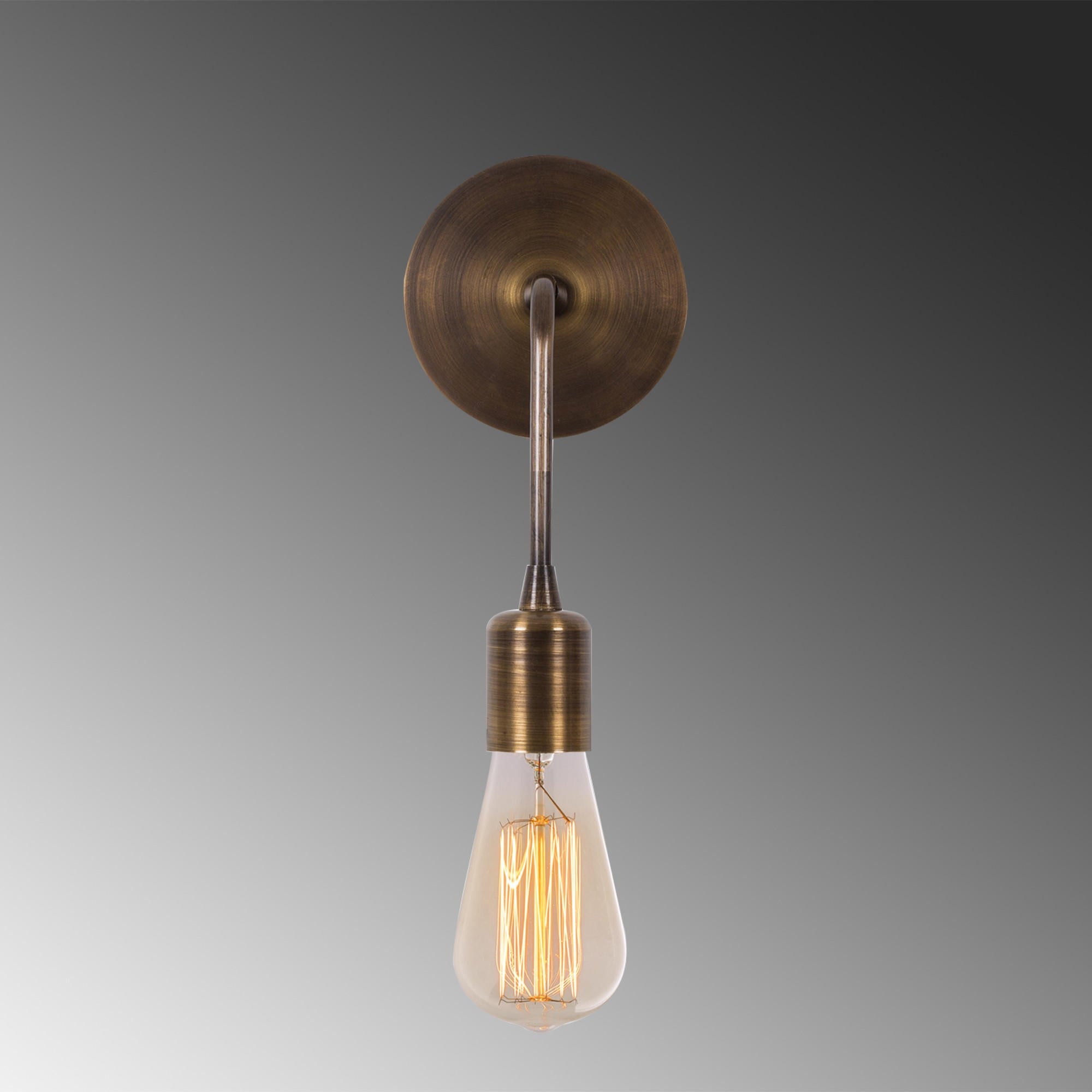 Die Dartini Wandleuchte von Opviq kombiniert nostalgisches Design mit moderner Funktionalität und schafft eine einladende Lichtatmosphäre.