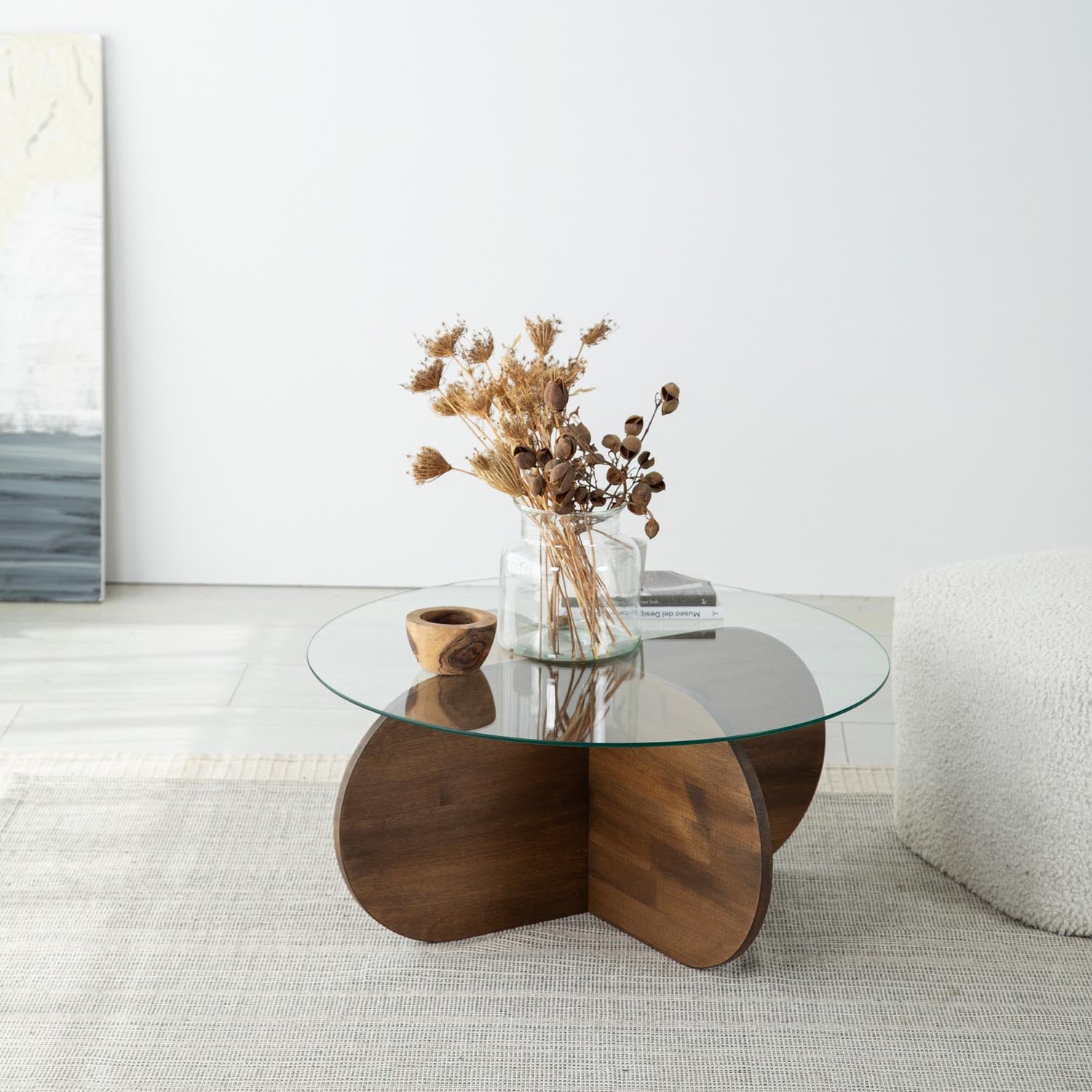 Stilvoller Bubble Wood Sofatisch in edlem Walnuss-Finish von Hanah Home. Perfekte Kombination aus Eleganz und Funktionalität für Ihr Zuhause.