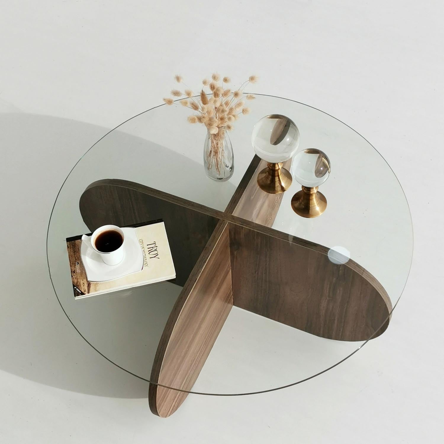 Entdecken Sie den Bubble Sofatisch von Hanah Home in edlem Walnuss-Finish – ein zeitloses Möbelstück, das Eleganz und Funktionalität vereint.