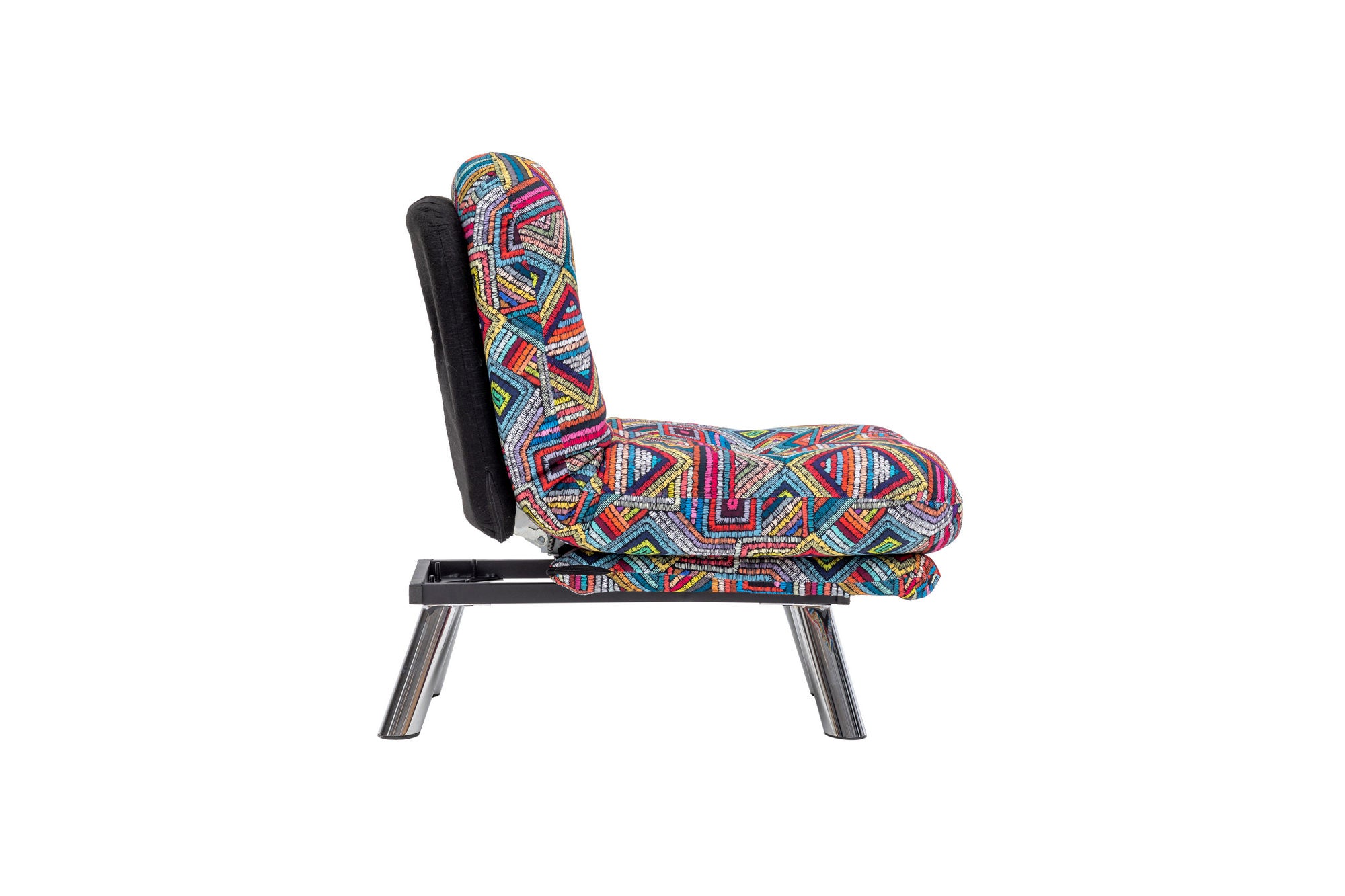 Entdecken Sie das Misa Small Solo Bettsofa – ein stilvolles, mehrfarbiges Patchwork-Möbelstück, das Komfort und Funktionalität vereint!