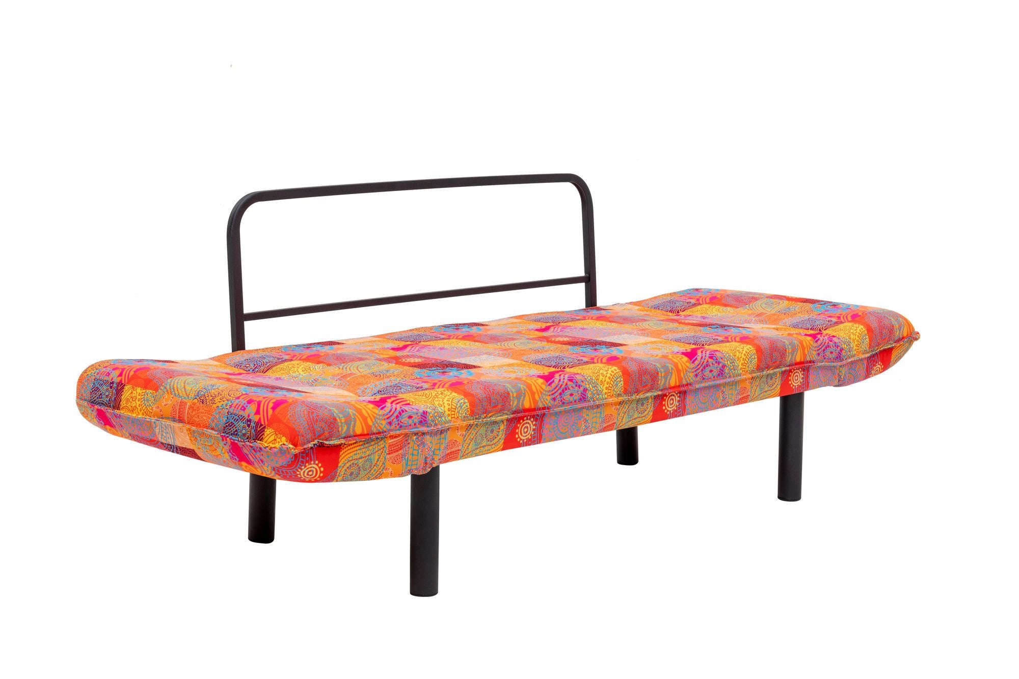 Erleben Sie das Chatto Bettsofa von Atelier Del Sofa – ein stilvolles, mehrfarbiges Patchwork-Sofa, das Komfort und kreative Eleganz in Ihr Zuhause bringt.