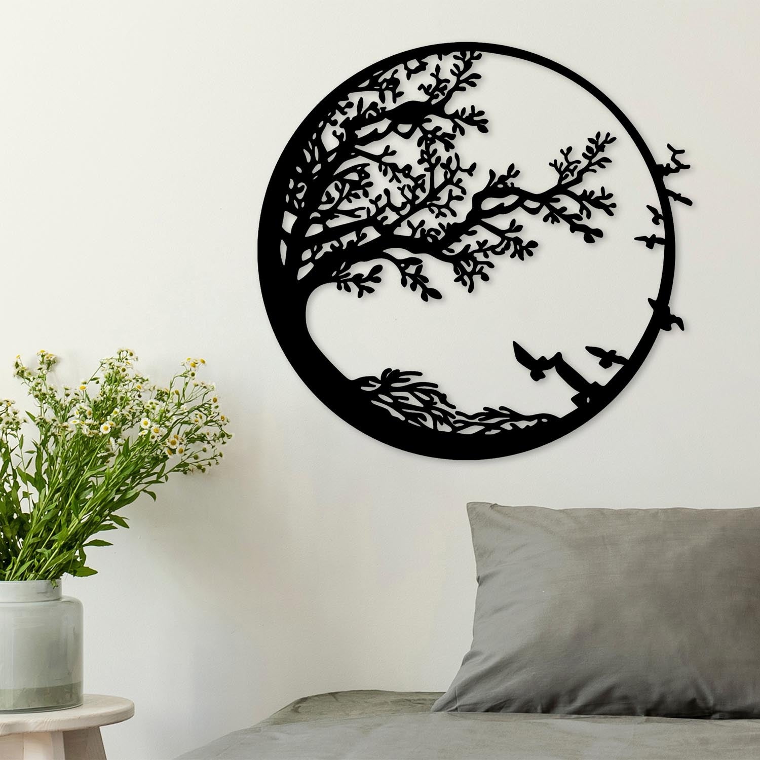 Verleihen Sie Ihrem Zuhause mit der stilvollen Night Wanddeko von Wallity in Schwarz einen Hauch von Eleganz und zeitloser Schönheit.