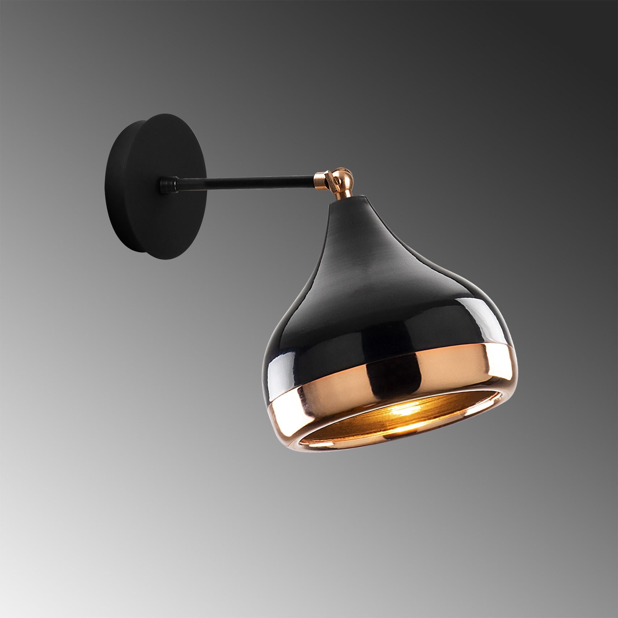 Elegante Yıldo Wandleuchte in Schwarz und Kupfer von Opviq, ideal für stimmungsvolle Beleuchtung und moderne Wohnräume.
