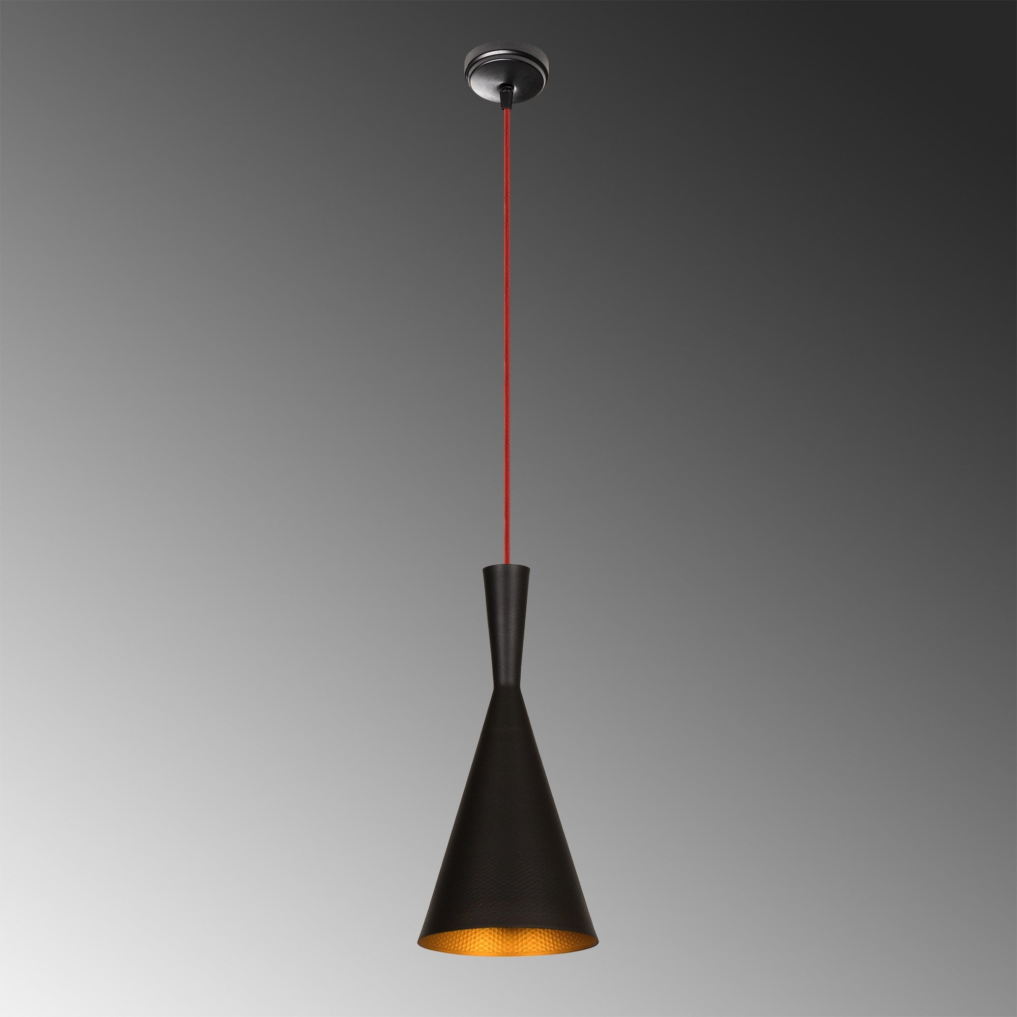 Entdecken Sie die Elmas Pendelleuchte von Opviq in Schwarz-Rot – ein stilvolles Highlight für Ihr Zuhause, das Eleganz und modernes Design vereint.