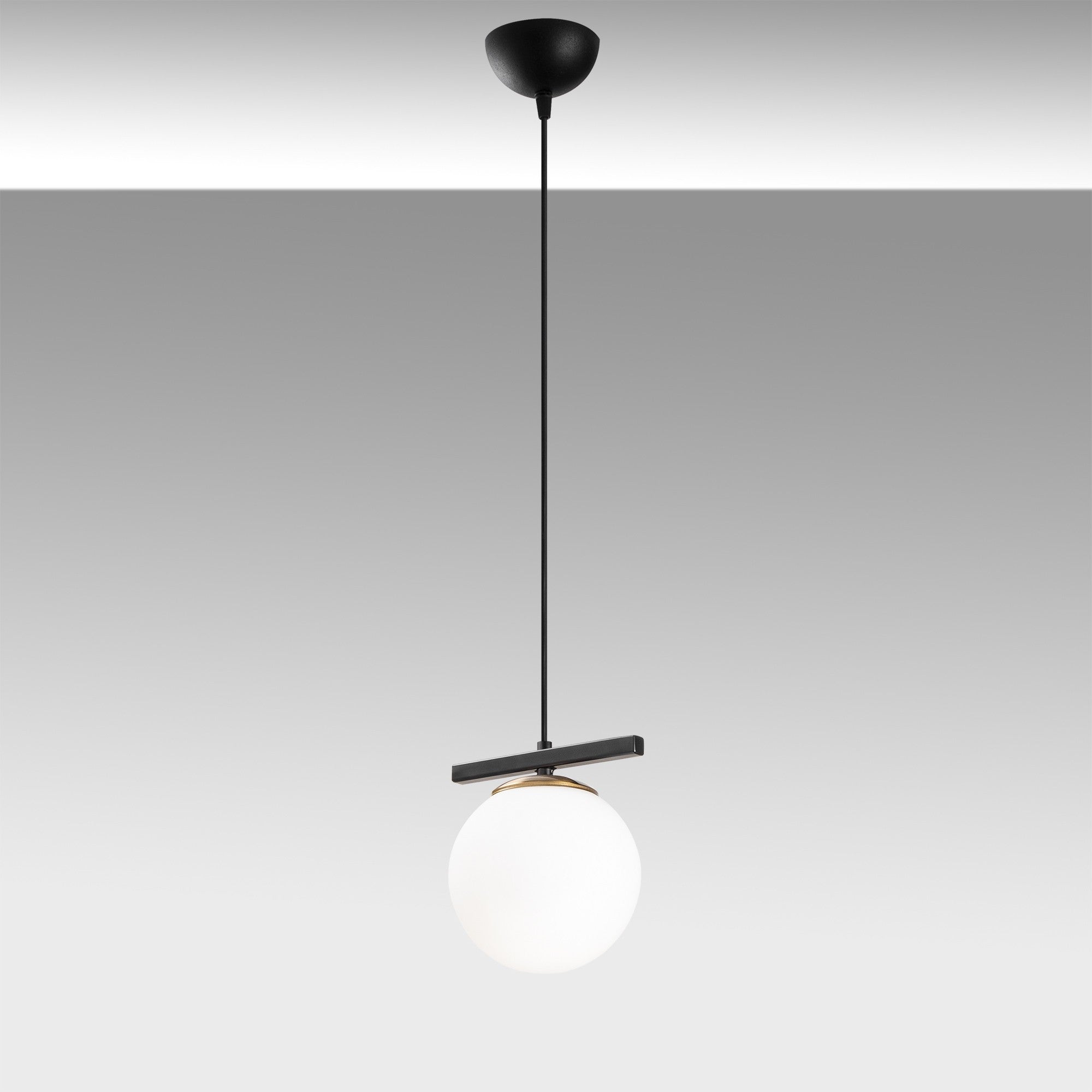 Setzen Sie stilvolle Akzente in Ihrem Raum mit der Üzüm Pendelleuchte von Opviq. Ihr elegantes Design und die verstellbare Höhe machen sie zur perfekten Wahl für jede Einrichtung.