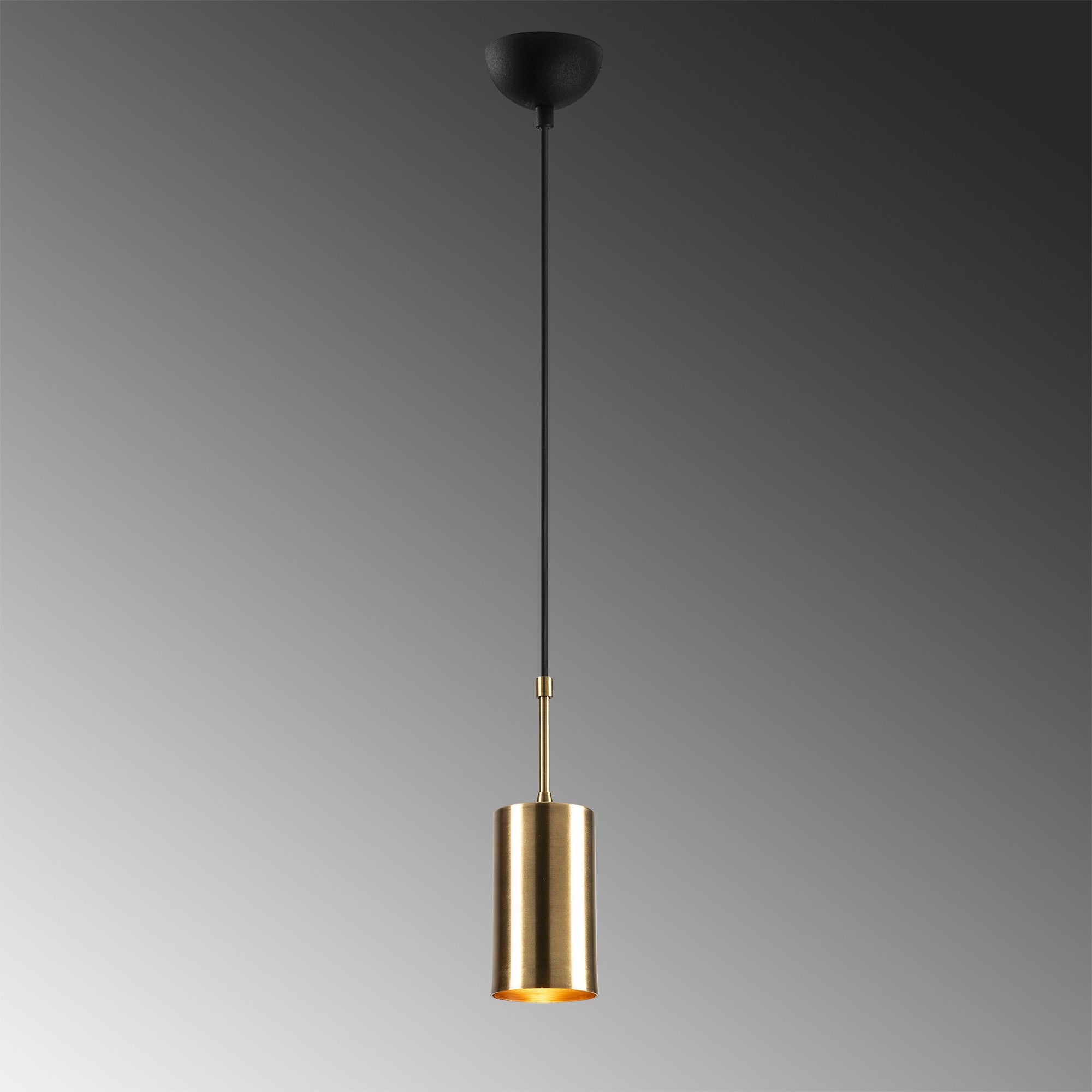 Entdecken Sie die Kem Pendelleuchte von Opviq in edlem Gold und Schwarz – ein elegantes Design-Highlight, das jedem Raum einen Hauch von Luxus verleiht.