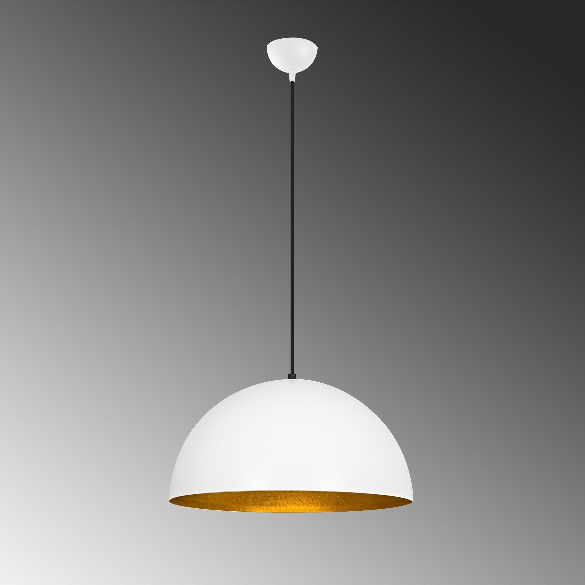 Die Sivani Pendelleuchte von Opviq vereint modernes Design mit glamourösem Weiß und Gold. Perfekt für stilvolle Akzente und eine einladende Atmosphäre.