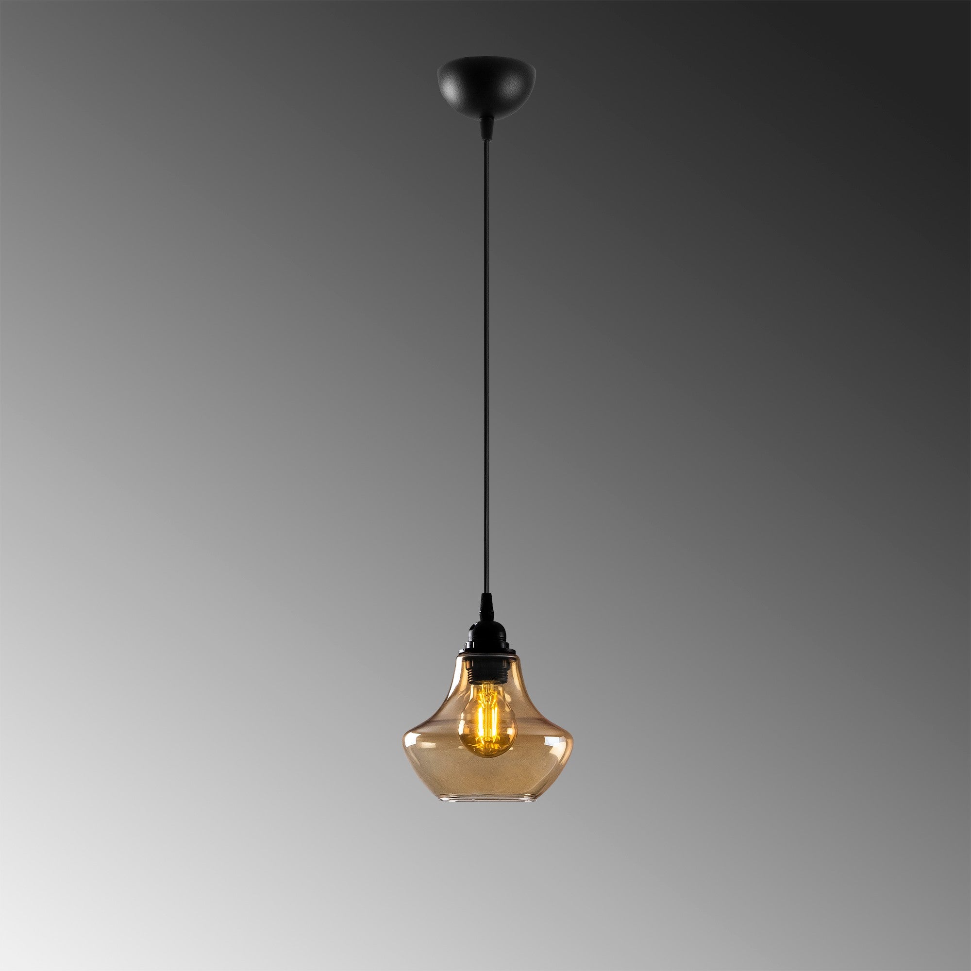 Entdecken Sie die Gold Pendelleuchte von Opviq – ein elegantes Design, das nostalgischen Glamour und skandinavische Raffinesse vereint.