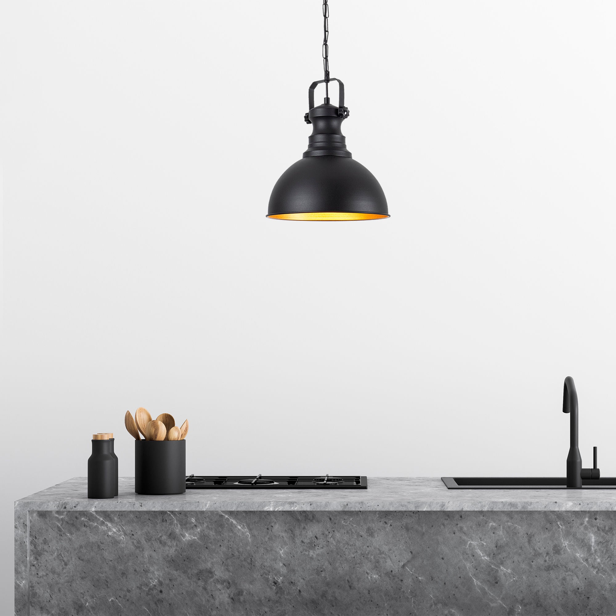 Verleihen Sie Ihrem Zuhause mit der Sağlam Pendelleuchte in Schwarz von Opviq einen stilvollen Akzent. Ideal für jeden Raum, kombiniert sie modernes Design mit einladender Atmosphäre.