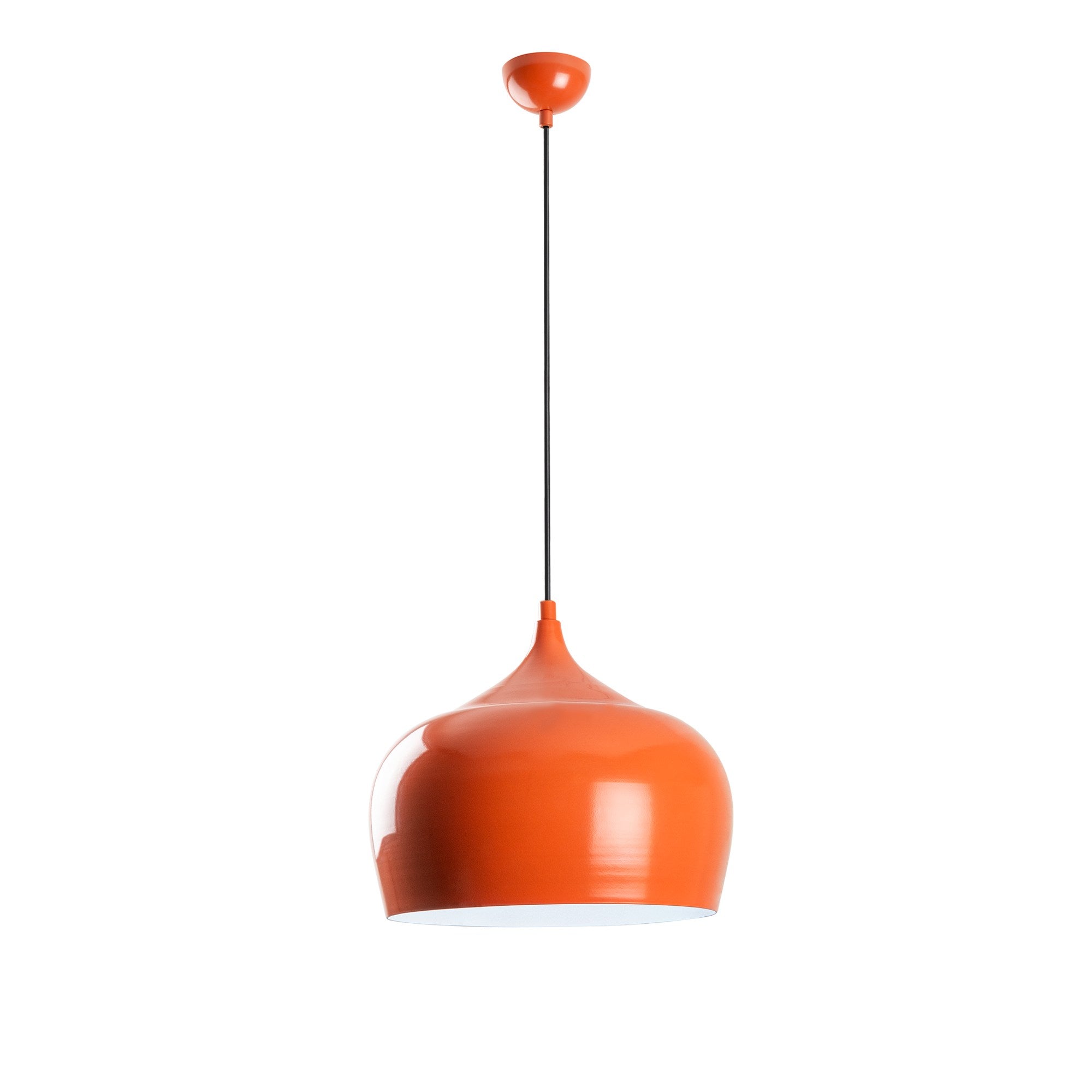 Erleben Sie die Patine Pendelleuchte in strahlendem Orange von Opviq – ein elegantes Design, das jeden Raum mit warmem Licht und Stil bereichert.