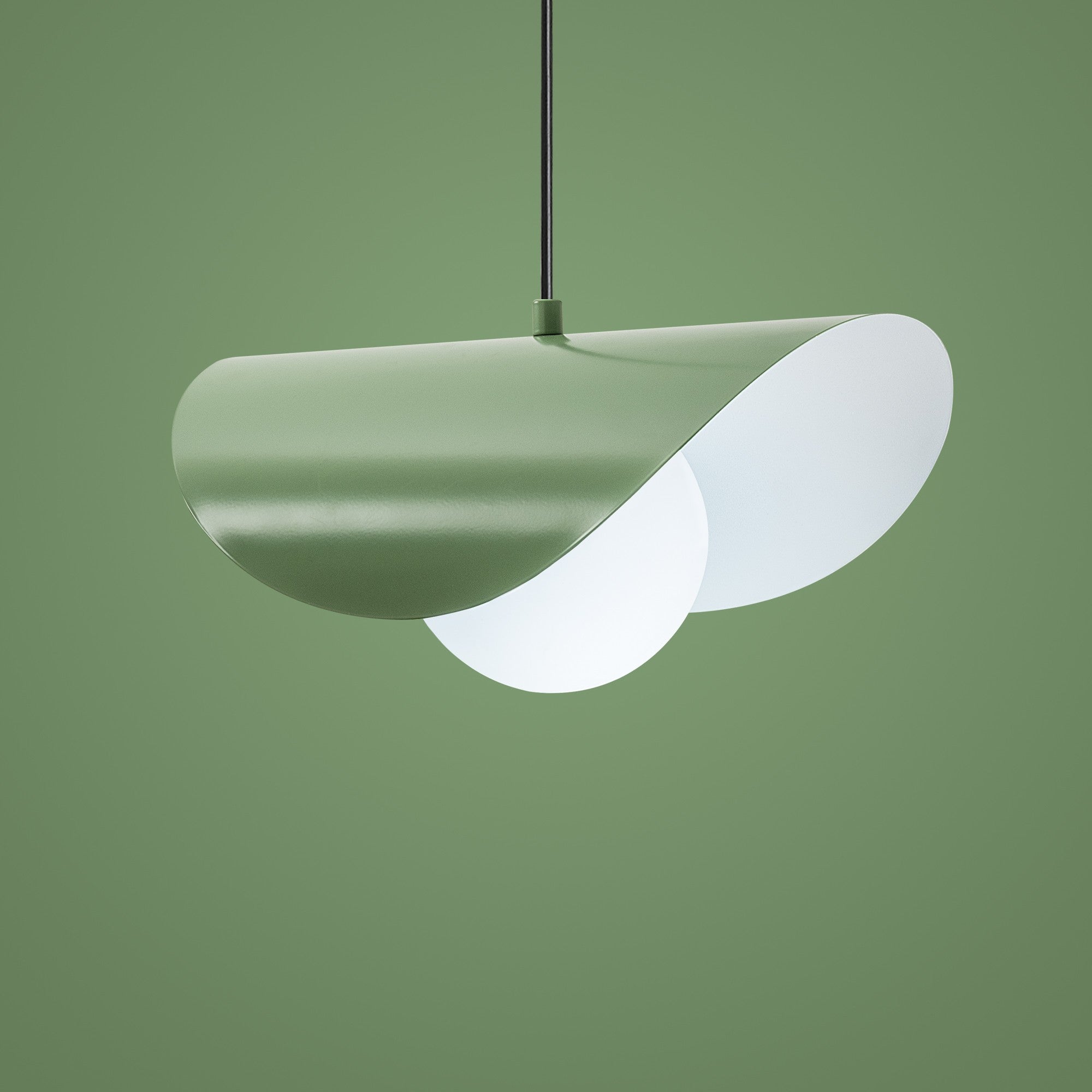 Moderne Pendellampe in sanftem Minze, perfekt für kreative Raumgestaltungen und stimmungsvolle Lichtakzente in Ihrem Zuhause.
