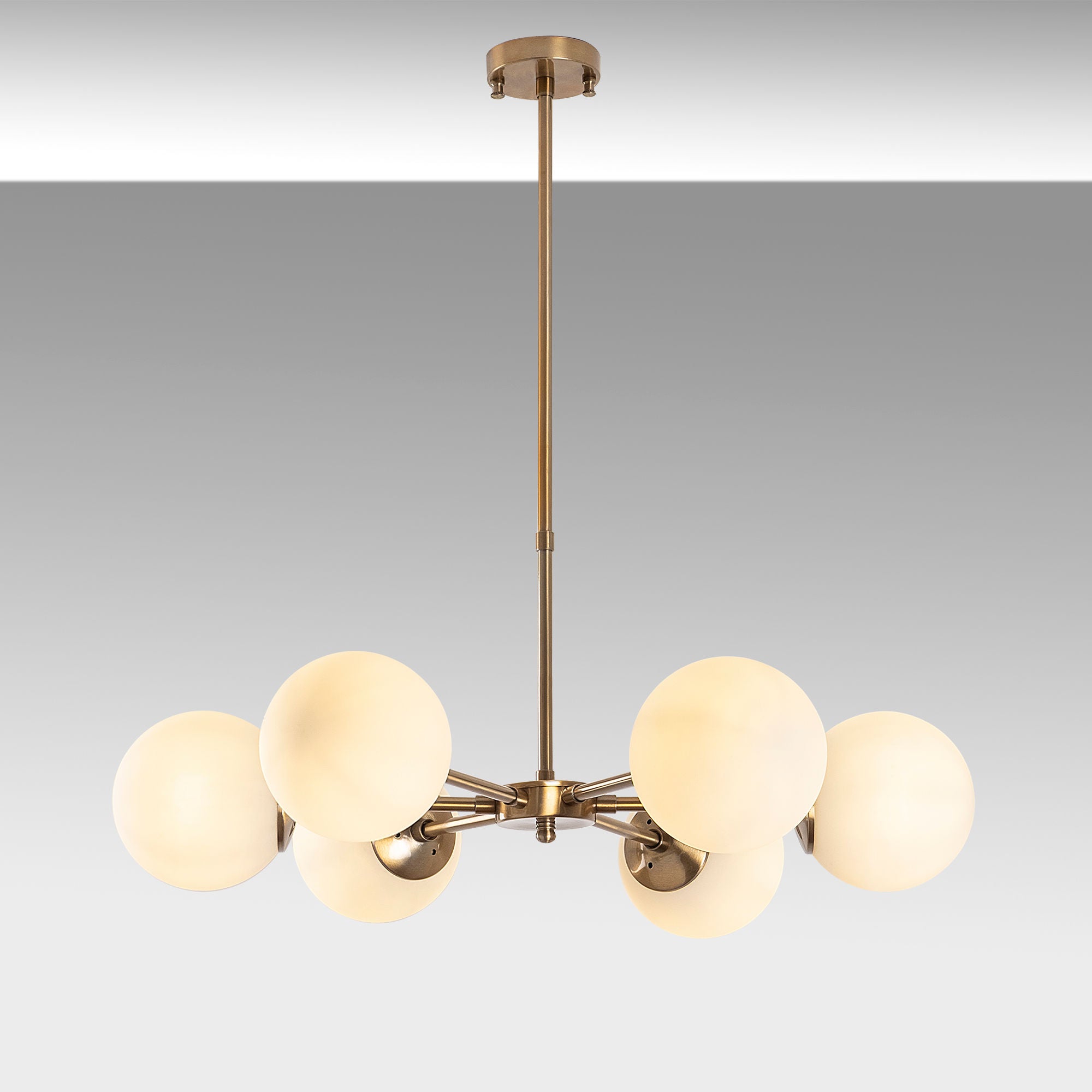 Entdecken Sie die Akkas Pendelleuchte von Opviq – ein stilvolles Vintage-Design, das jeden Raum mit warmem Licht und Eleganz bereichert.