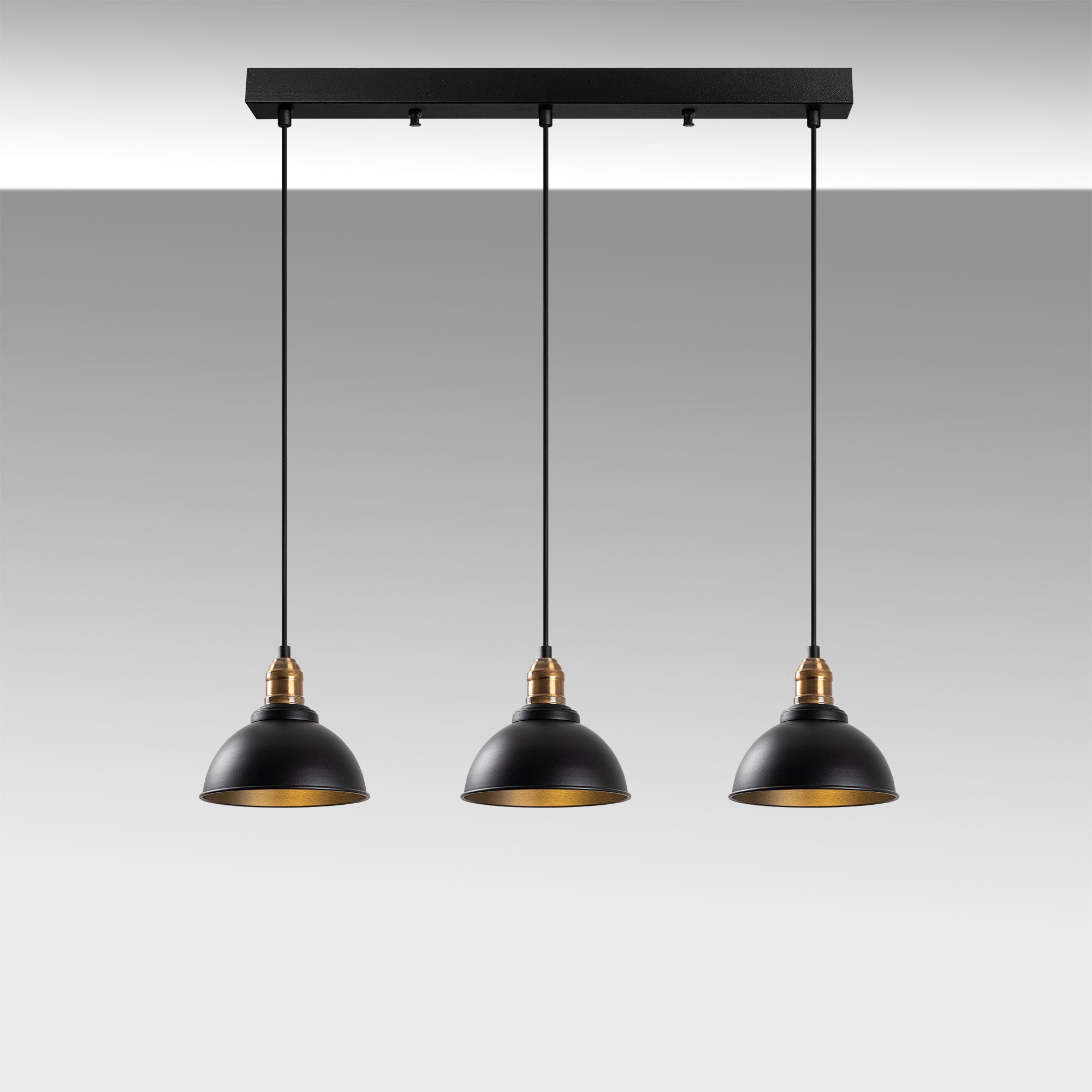 Entdecken Sie die Varzan Pendelleuchte von Opviq in Schwarz Antiquität – ein stilvolles Highlight für jedes Zuhause, das Eleganz und Raffinesse vereint.