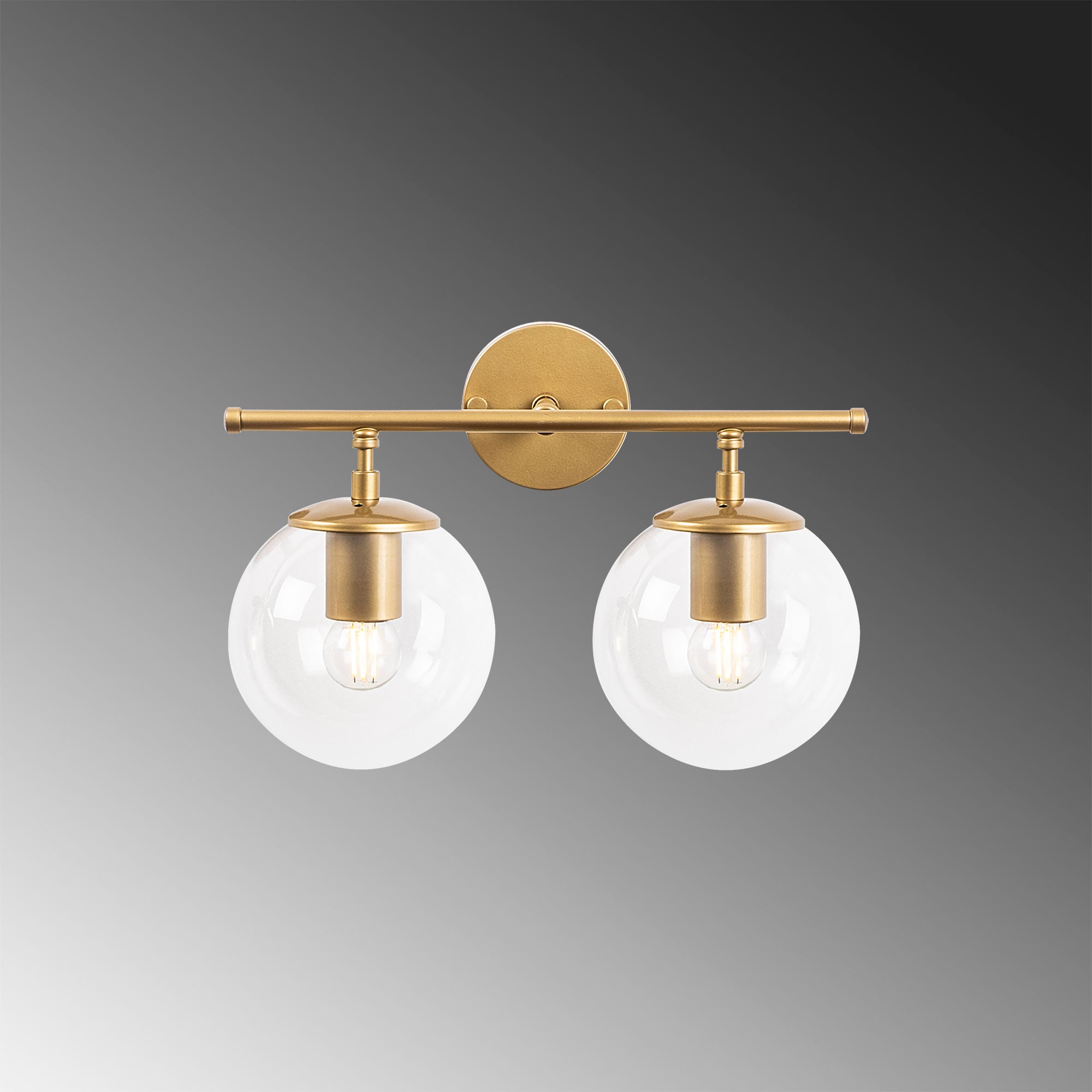Entdecken Sie die Roe Wandleuchte von Opviq in glänzendem Gold – ein elegantes Design, das jeden Raum mit Stil und Raffinesse erhellt.