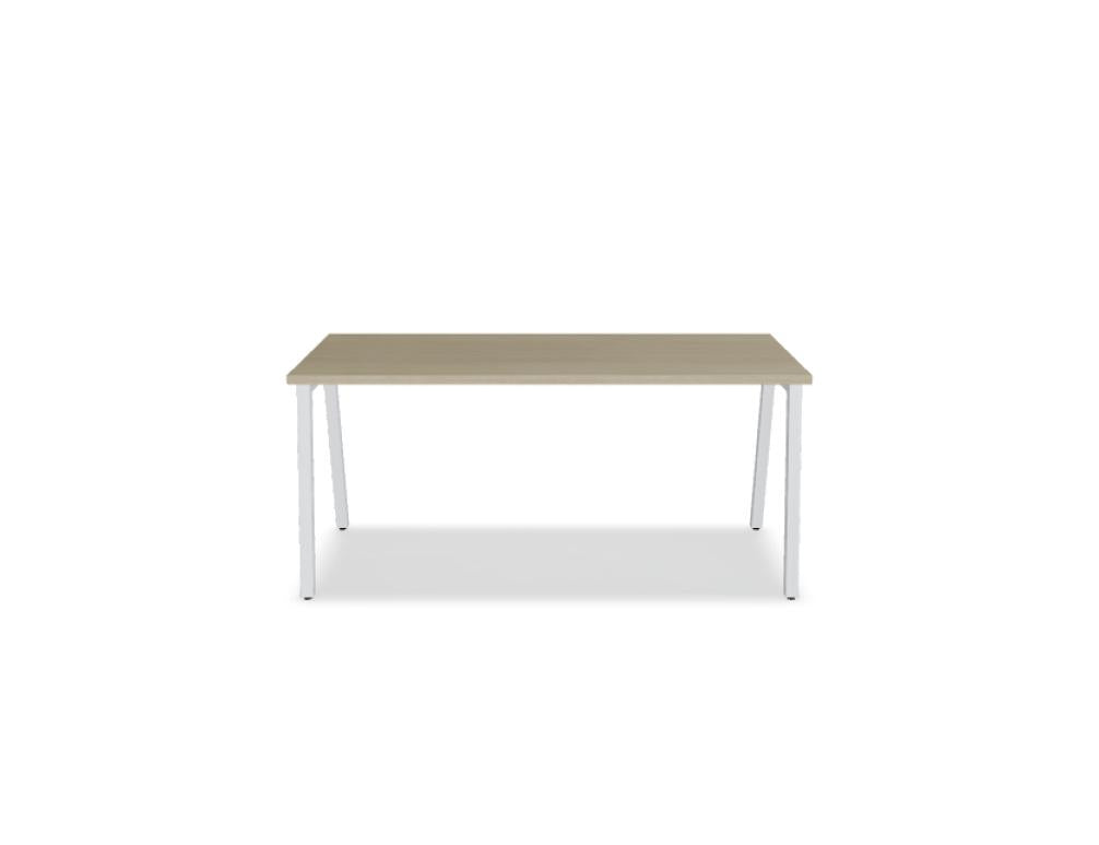 Ogi M BOM26 - Schreibtisch in Honigeiche präsentiert im Onlineshop von KAQTU Design AG. Schreibtisch ist von Mdd