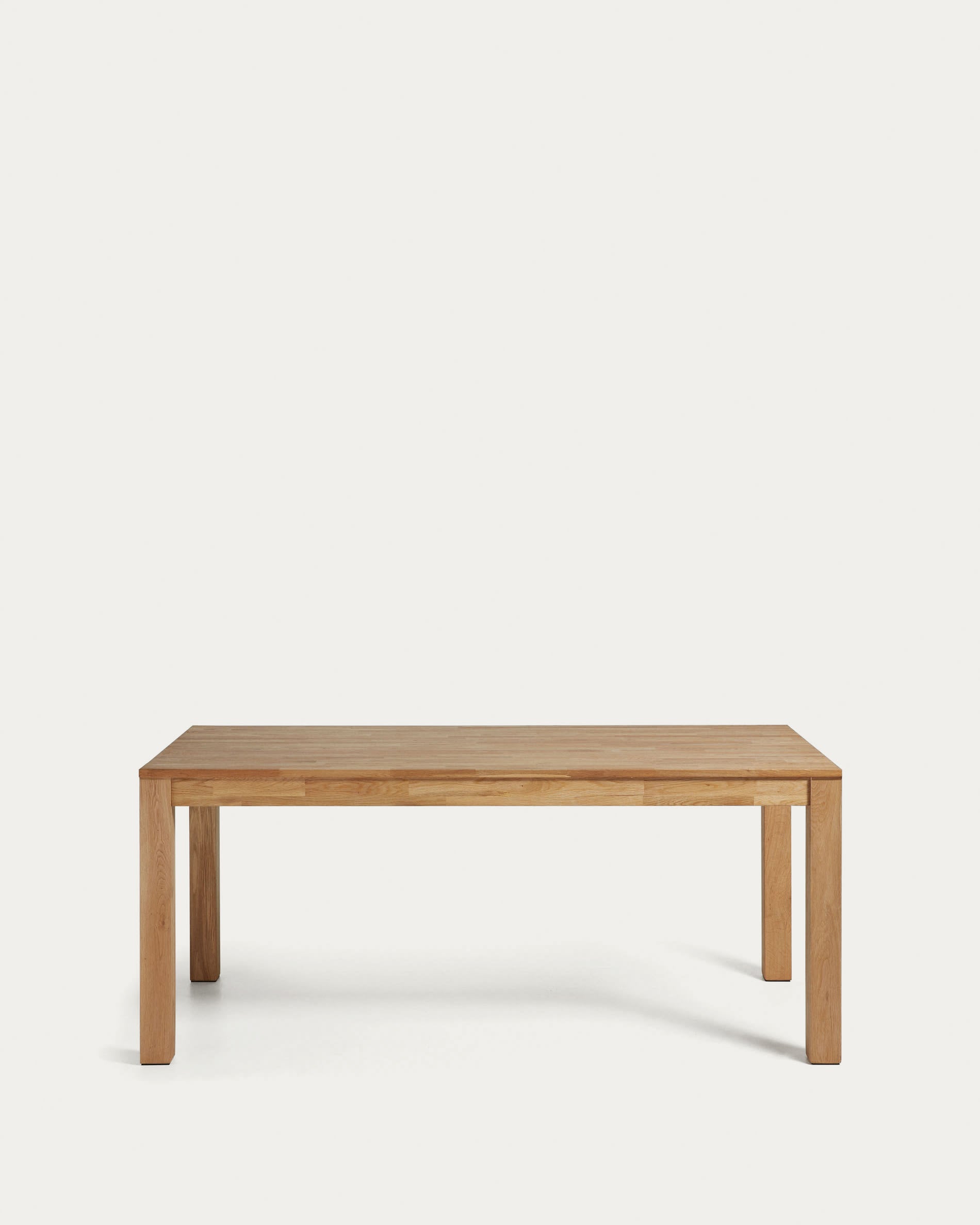 Der Isbel Tisch aus massivem Eichenholz bietet Flexibilität und Eleganz, ideal für gesellige Runden.