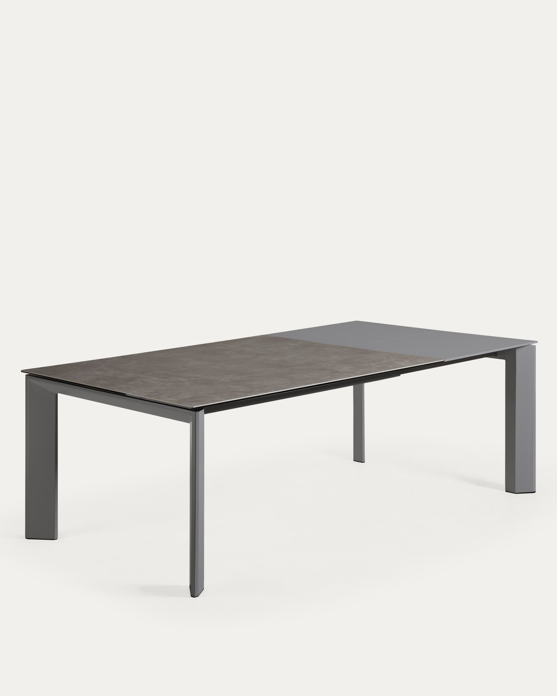 Eleganter Tisch mit Vulcano Ceniza Feinsteinzeugplatte, anthrazit Stahlbeinen, ausziehbar von 160 auf 220 cm, modern und stilvoll.