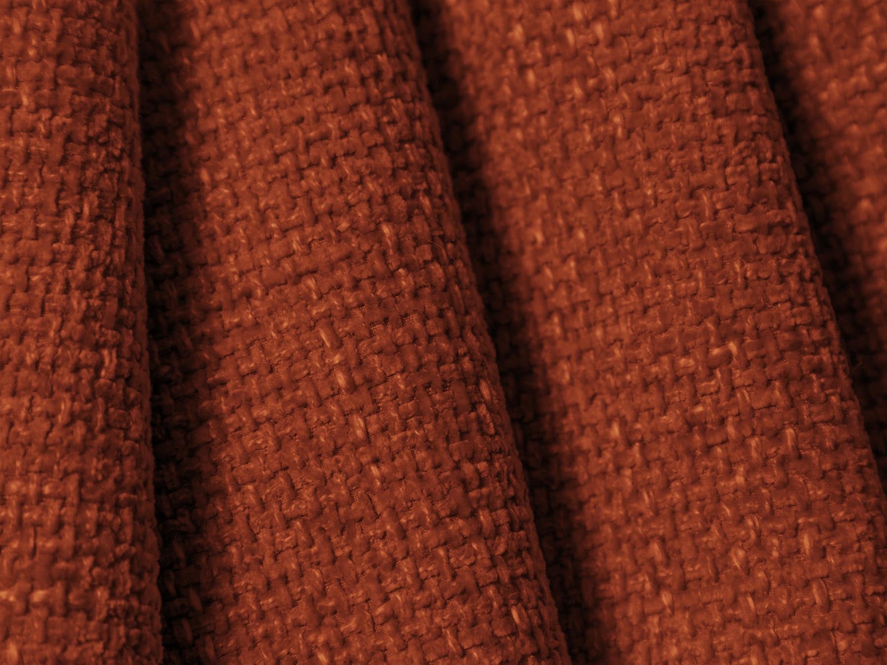 Elegantes 2-Sitzer Sofa Matera in warmem Terracotta, ideal für entspannte Stunden und stilvolle Einrichtungsideen.