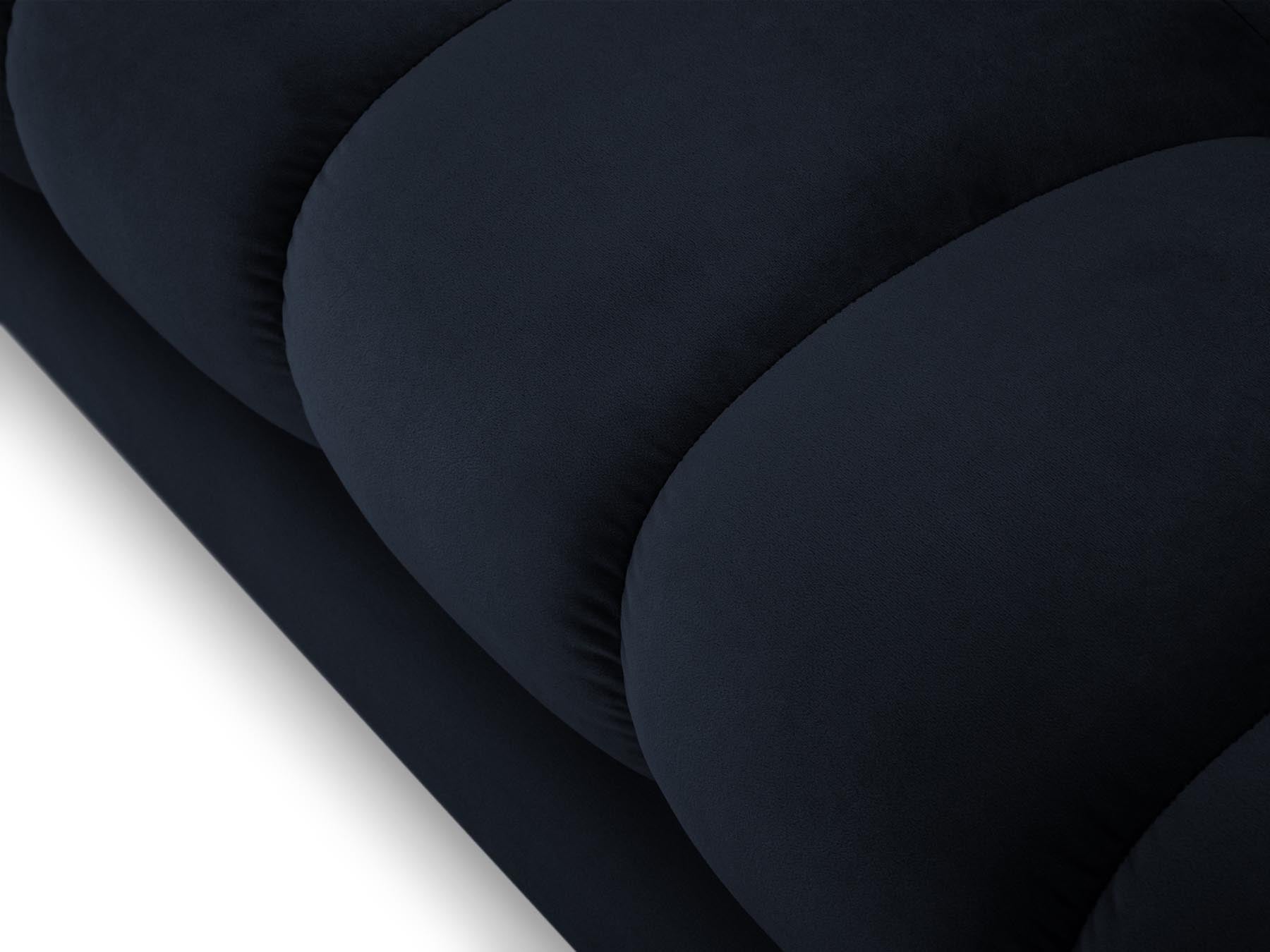 Stilvolles 2-Sitzer Sofa Bali in tiefblau, perfekt für zeitgemäße Einrichtungen, bietet eine harmonische Kombination aus Eleganz und Gemütlichkeit.