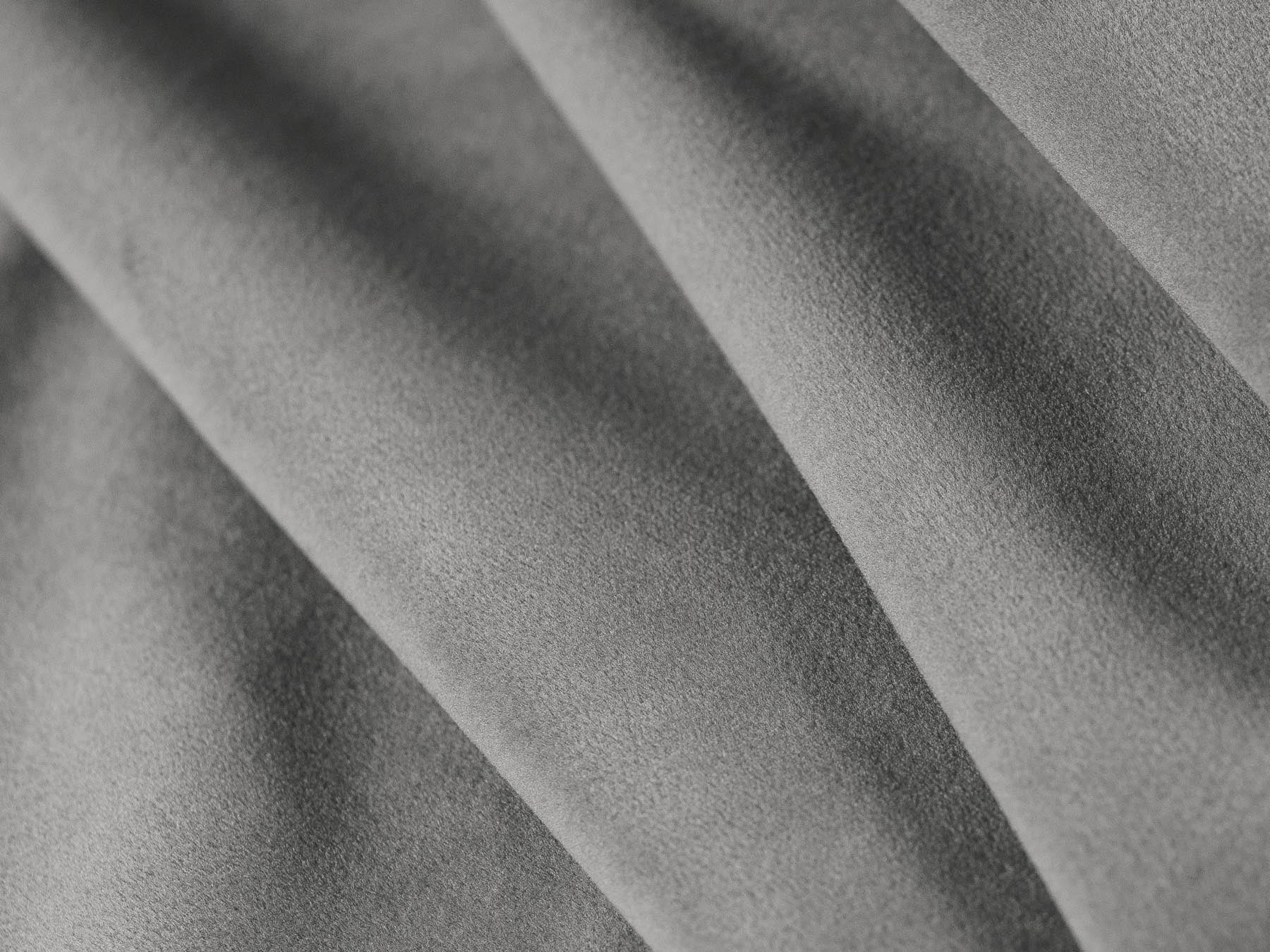 Modernes 4-Sitzer Sofa Gomera in stilvollem Grau, perfekt für entspannte Stunden und gesellige Zusammenkünfte in jedem Zuhause.