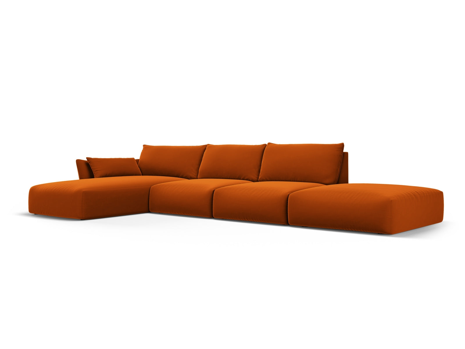 Elegantes 5-Sitzer Ecksofa links Matera in warmem Terracotta, ideal für stilvolle Wohnräume, erhältlich bei KAQTU Design AG.