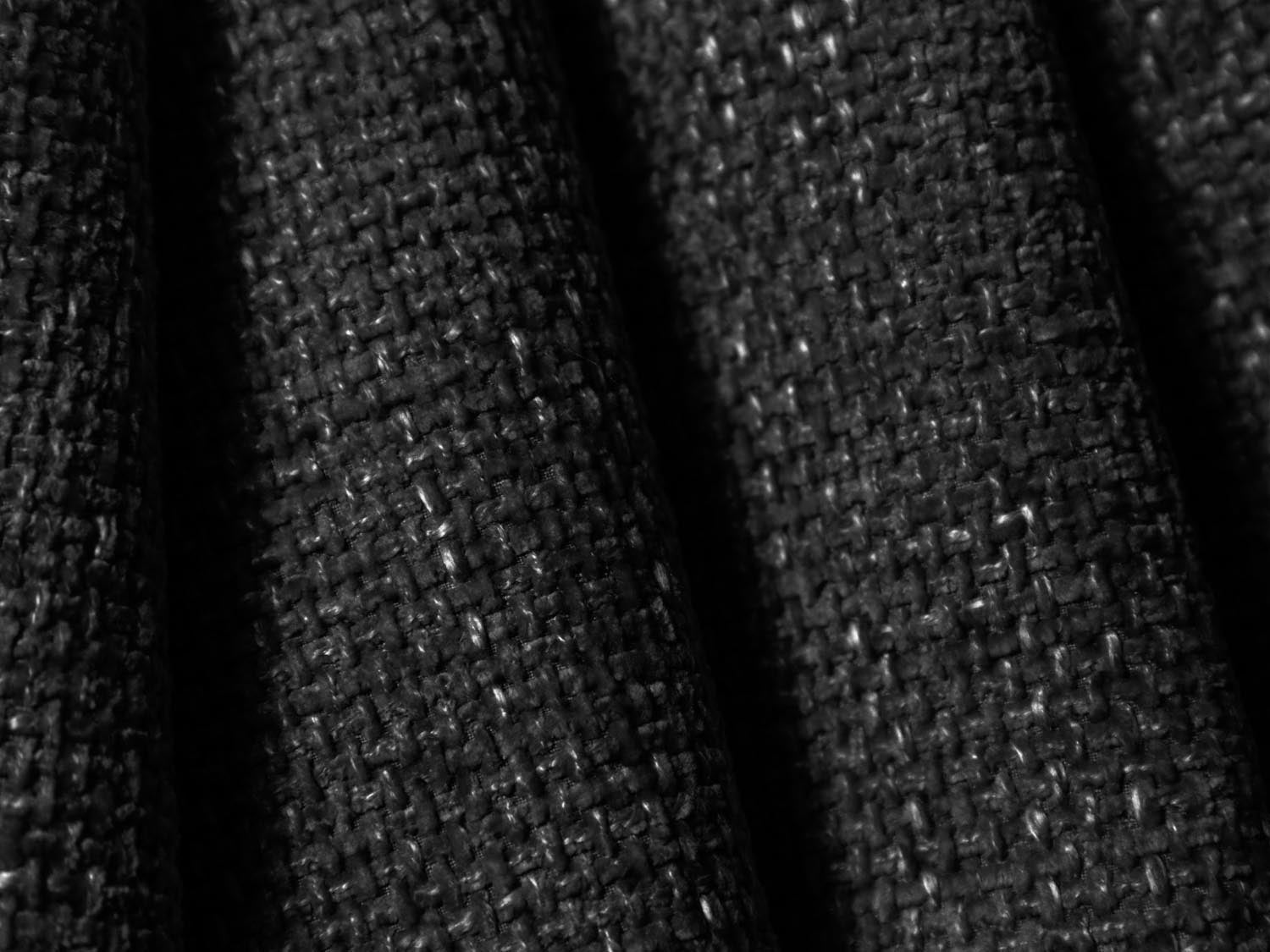 Elegantes Tulum Ecksofa links, 4-Sitzer in stilvollem Schwarz, ideal für stilvolle Wohnräume. Hochwertige Materialien von Cosmopolitan Design.