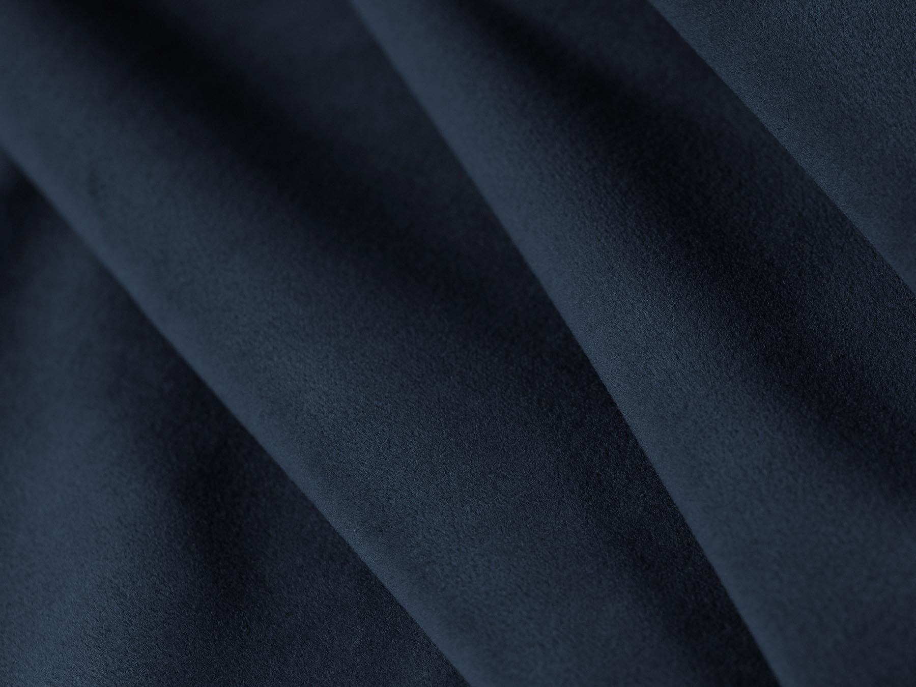 Elegantes 4-Sitzer Ecksofa Gomera in Royal Blue, ideal für stilvolle Wohnräume und entspannte Stunden mit Freunden und Familie.