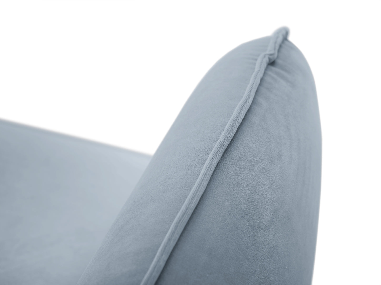 Elegantes 6-Sitzer Ecksofa Vienna in sanftem Hellblau, ideal für stilvolle Wohnräume und entspannte Stunden mit Familie und Freunden.