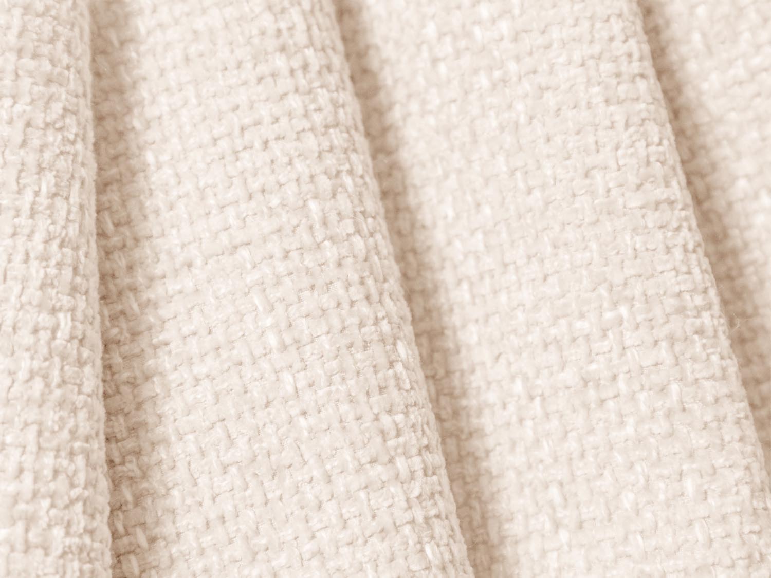 Elegantes 5-Sitzer Sofa Tulum in sanftem Beige, ideal für gemütliche Zusammenkünfte und geschmackvolle Wohnräume.