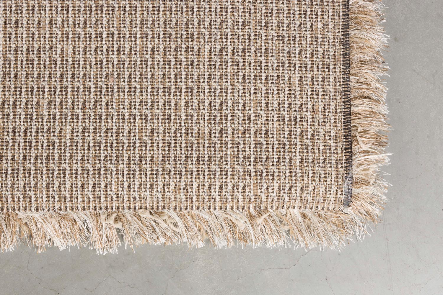 Entdecken Sie den Dutchbone Teppich Hairy 160x230 cm – ein eleganter, flauschiger Teppich, der Gemütlichkeit und modernen Charme in Ihr Zuhause bringt.