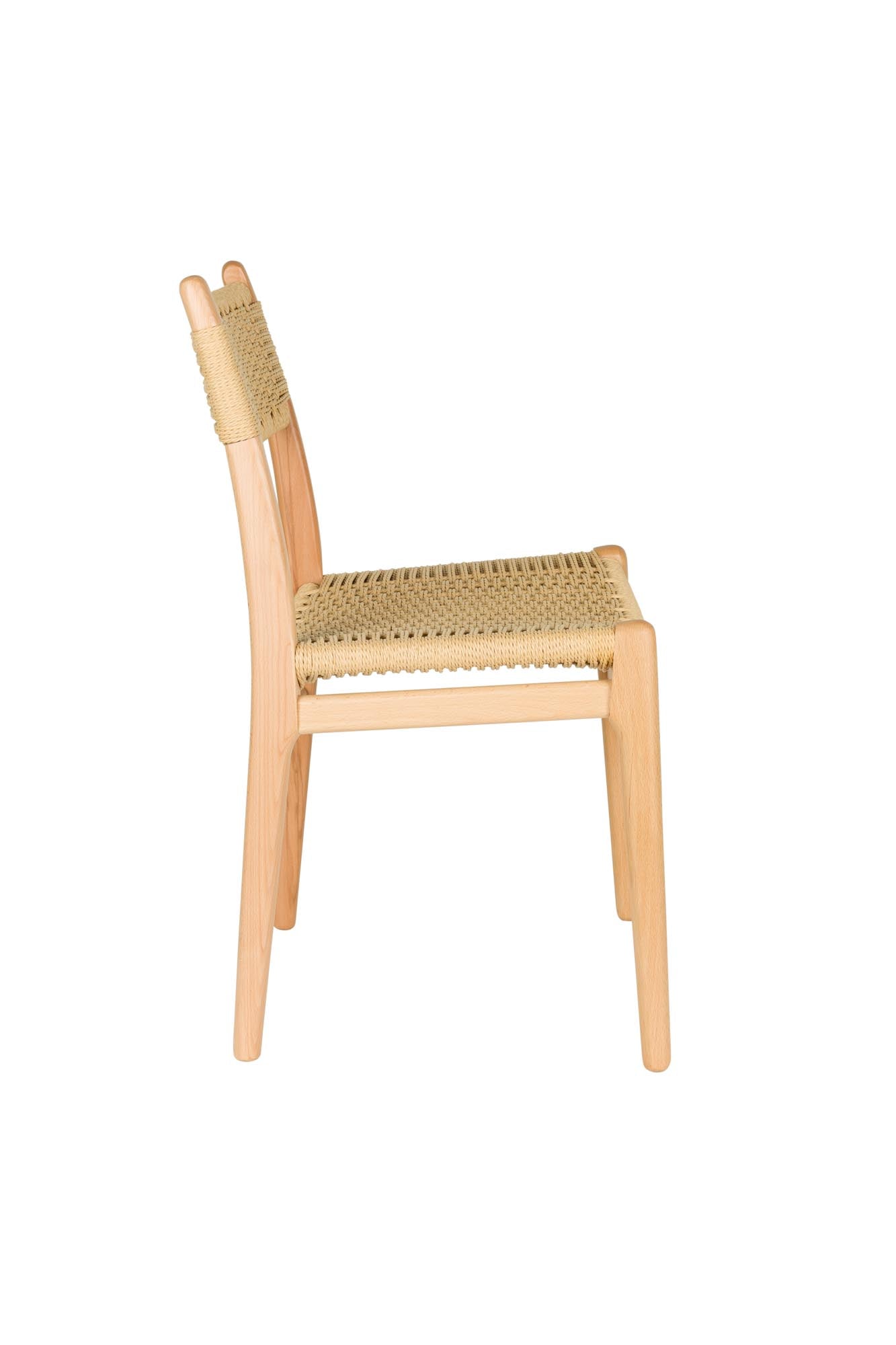 Erleben Sie den Stuhl Cecile Natural von Dutchbone – eine harmonische Verbindung aus natürlichem Stil und höchstem Sitzkomfort für jeden Raum.