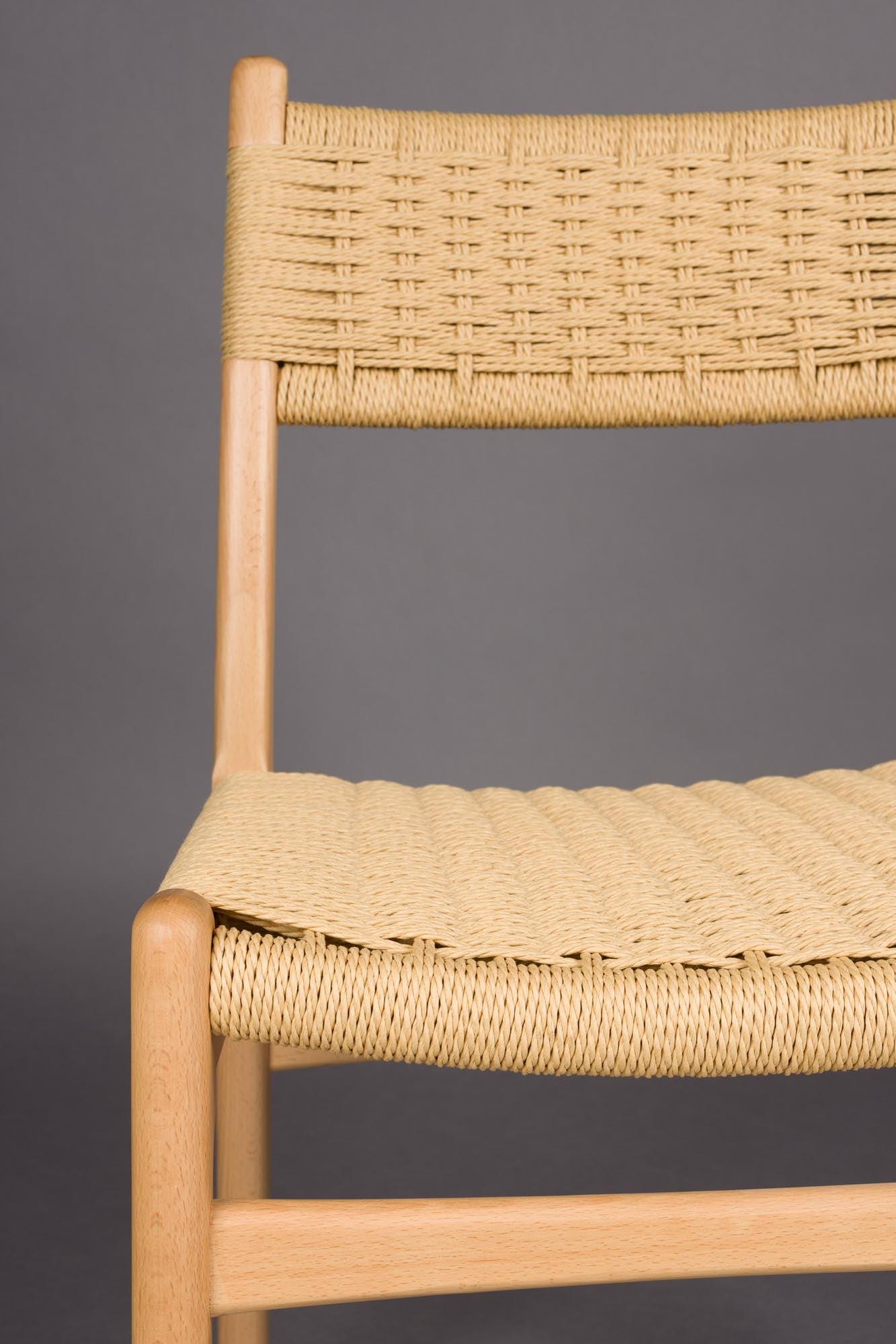 Entdecken Sie den Stuhl Cecile Natural von Dutchbone – eine harmonische Verbindung aus elegantem Design und außergewöhnlichem Komfort für Ihr Zuhause.