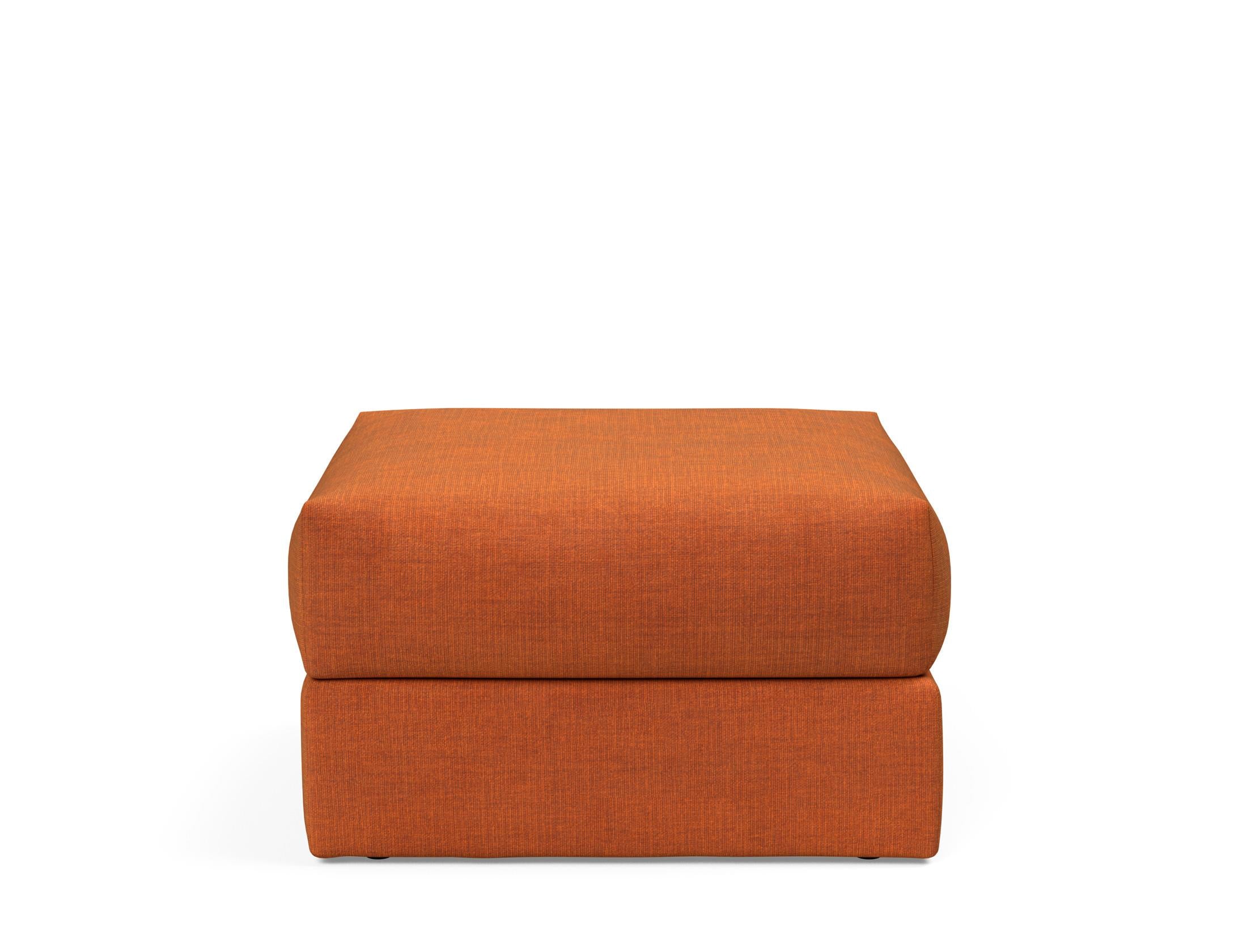 Der Cornila Puff von Innovation Living vereint modernes Design und Funktionalität, perfekt als Sitzgelegenheit oder dekoratives Element in jedem Raum.