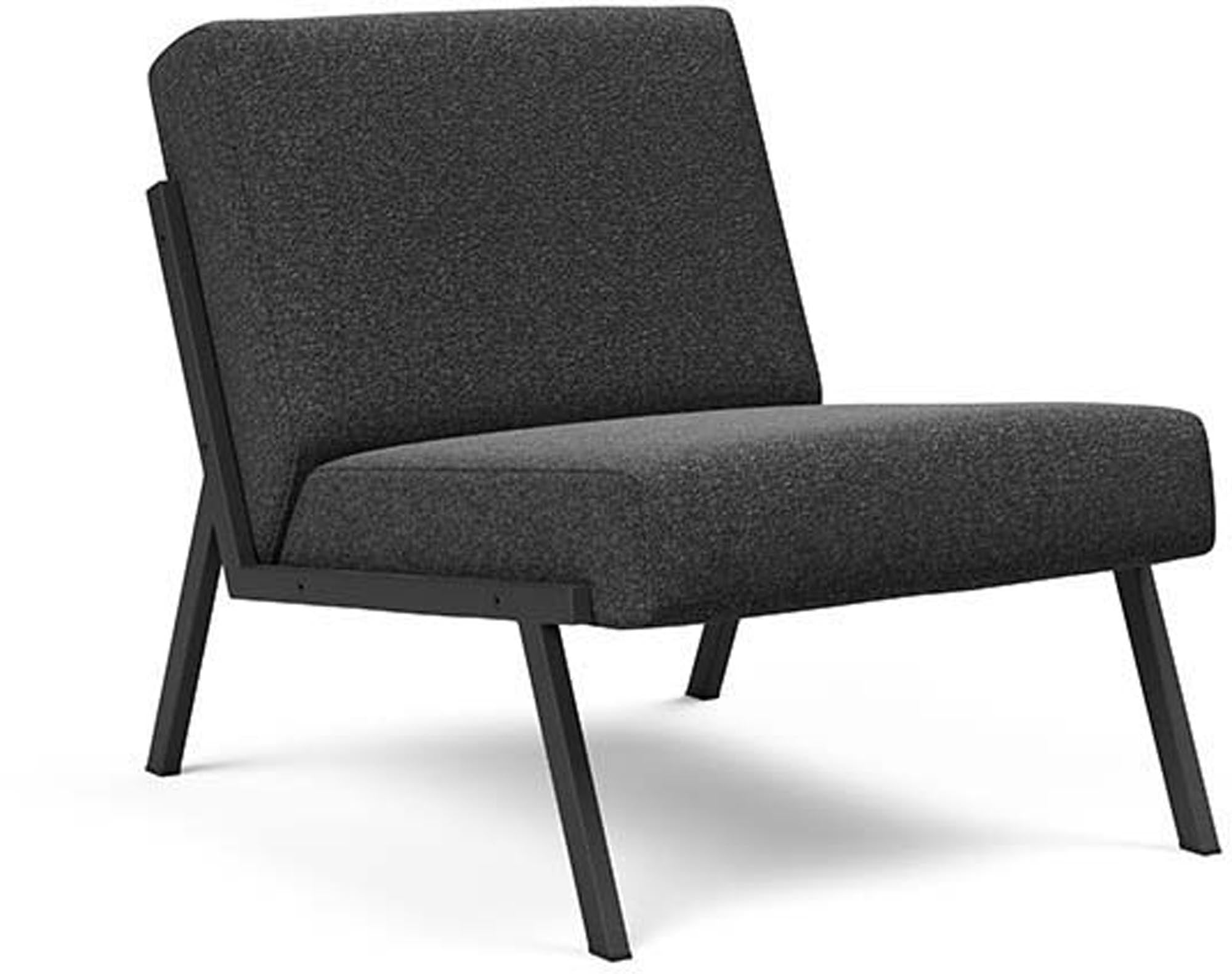 Eleganter Vikko Sessel von Innovation Living, ideal für stilvolle Wohnräume, vereint Komfort und modernes Design in einem.