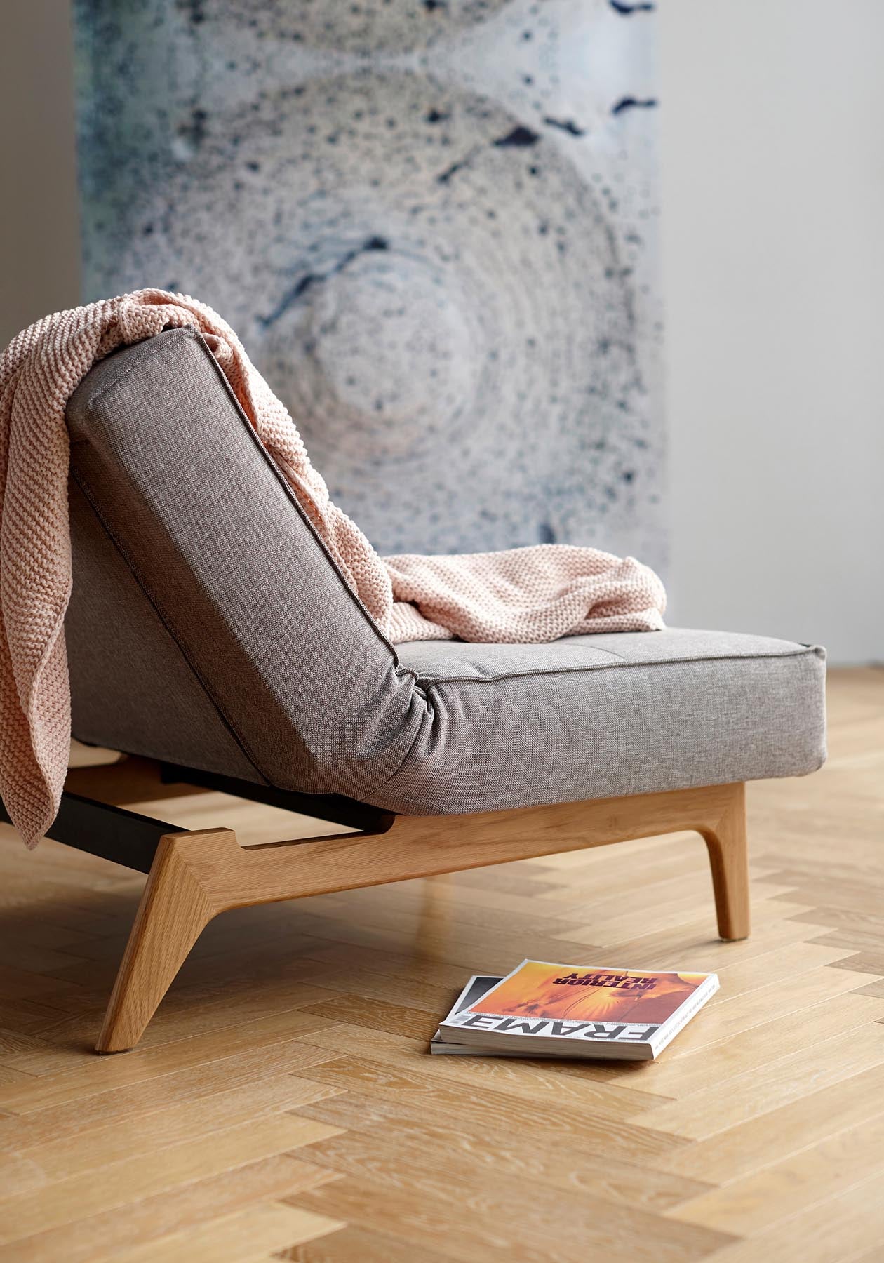 Modernes Splitback Sofabett 115 Eik von Innovation Living, ideal für kleine Räume und vielseitige Nutzung als Sofa oder Bett.