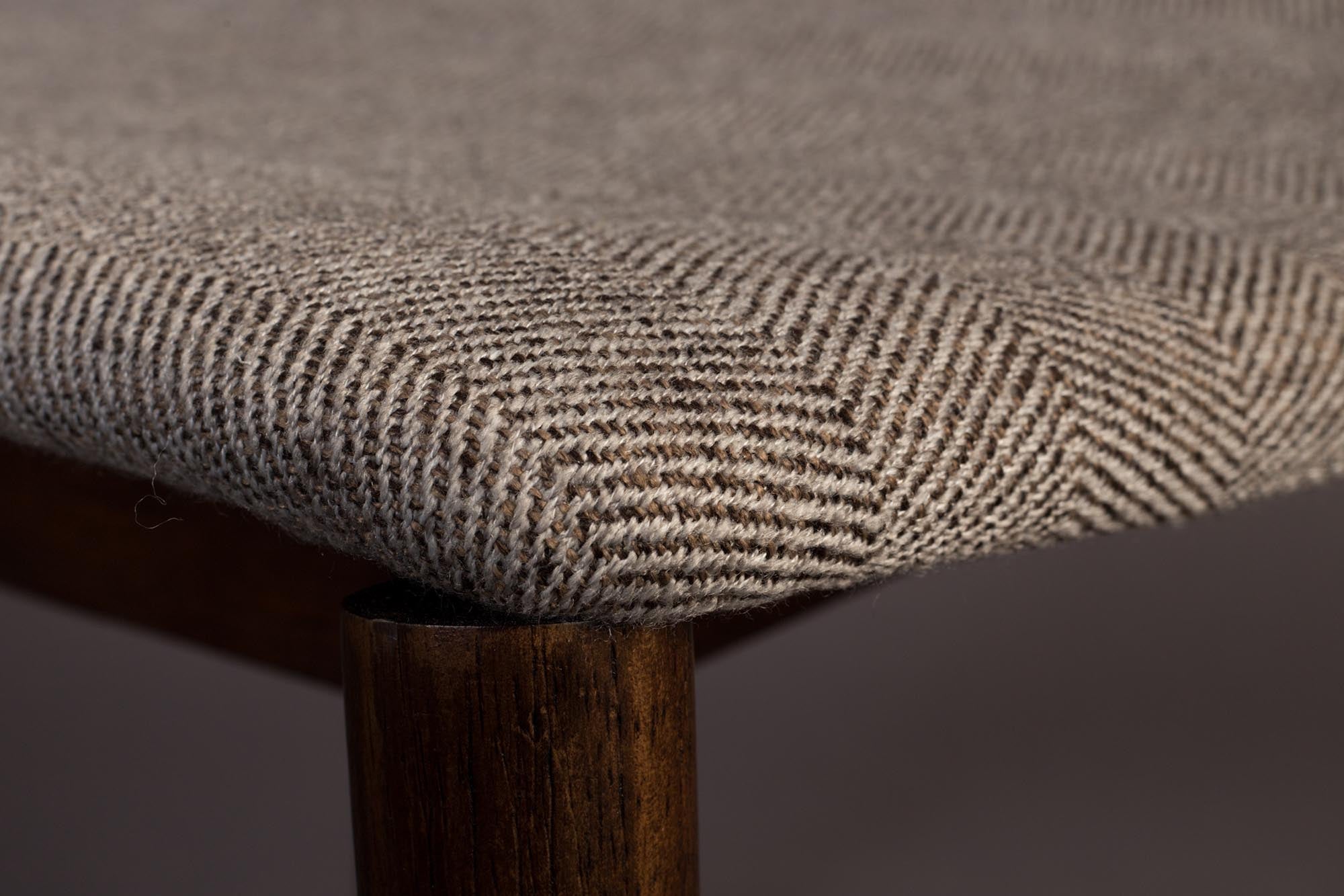 Stylischer Stuhl Torrance von Dutchbone, ideal für Esszimmer, mit komfortablem Sitz und robustem Rahmen in modernem Design.