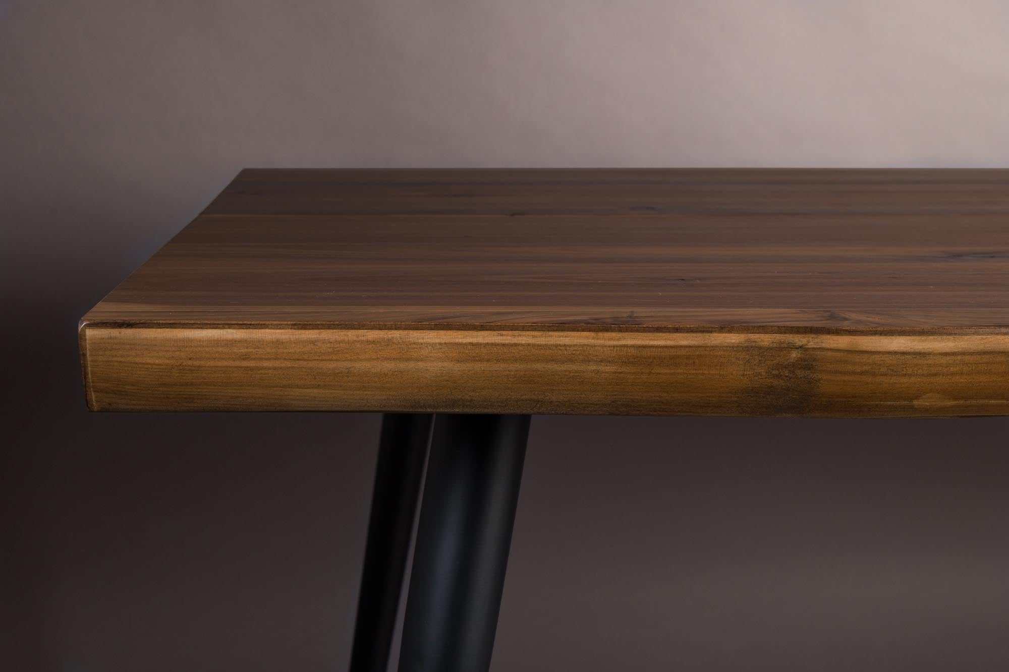 Eleganter Esstisch Alagon von Dutchbone aus hochwertigem Mangoholz mit stilvollen Metallbeinen, ideal für gesellige Runden und modernes Wohnen.