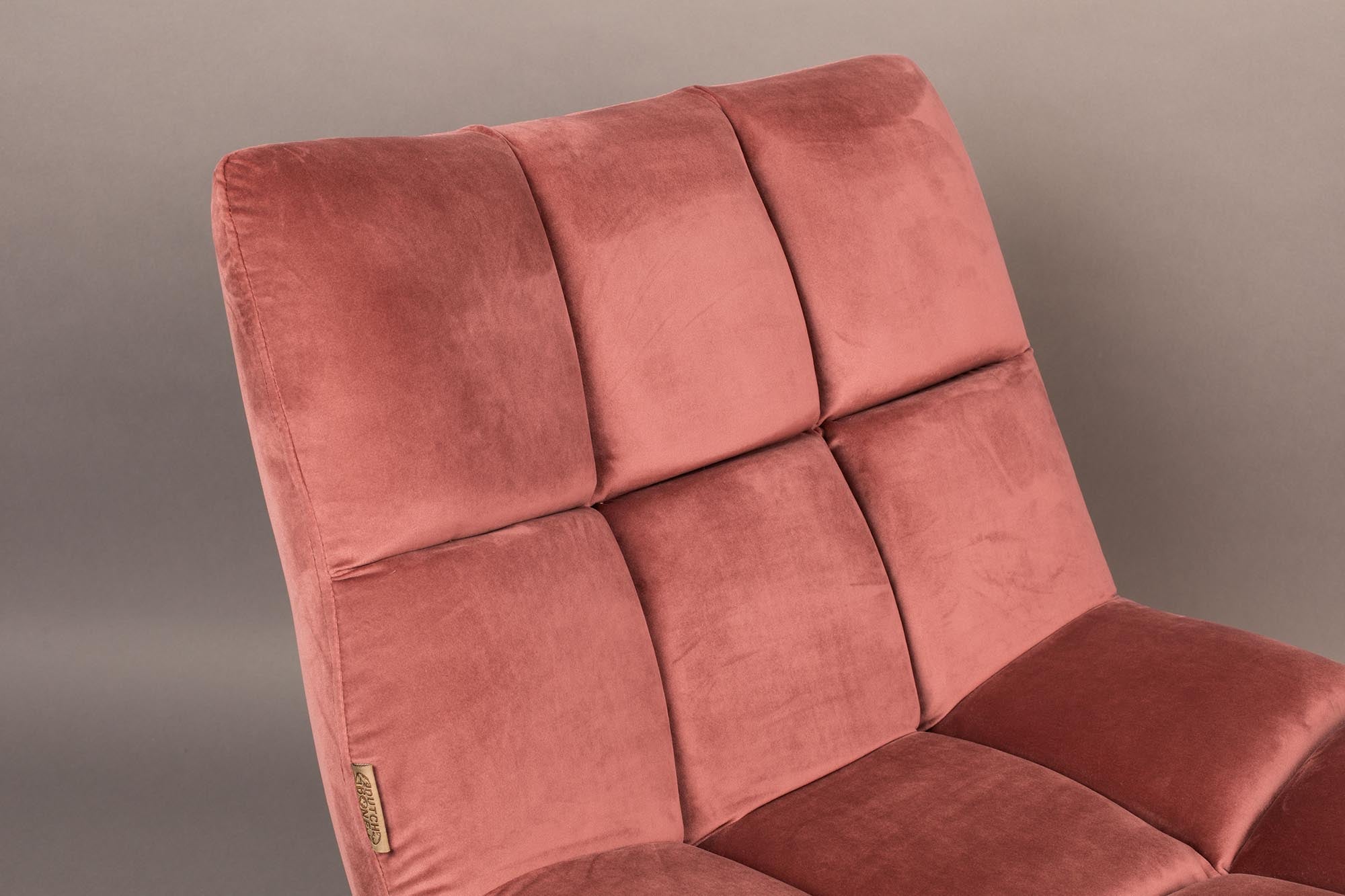 Entdecken Sie den BAR VELVET Loungesessel von Dutchbone – stilvolles Design und unvergleichlicher Komfort für jeden Raum.