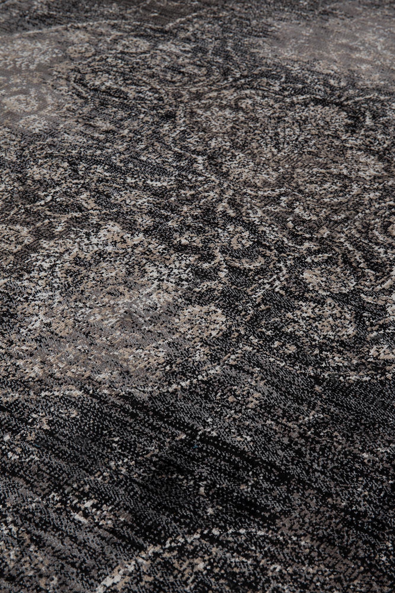 Der Teppich Rugged von Dutchbone besticht durch seine robuste Struktur und erdige Farbpalette, perfekt für stilvolle Wohnräume.