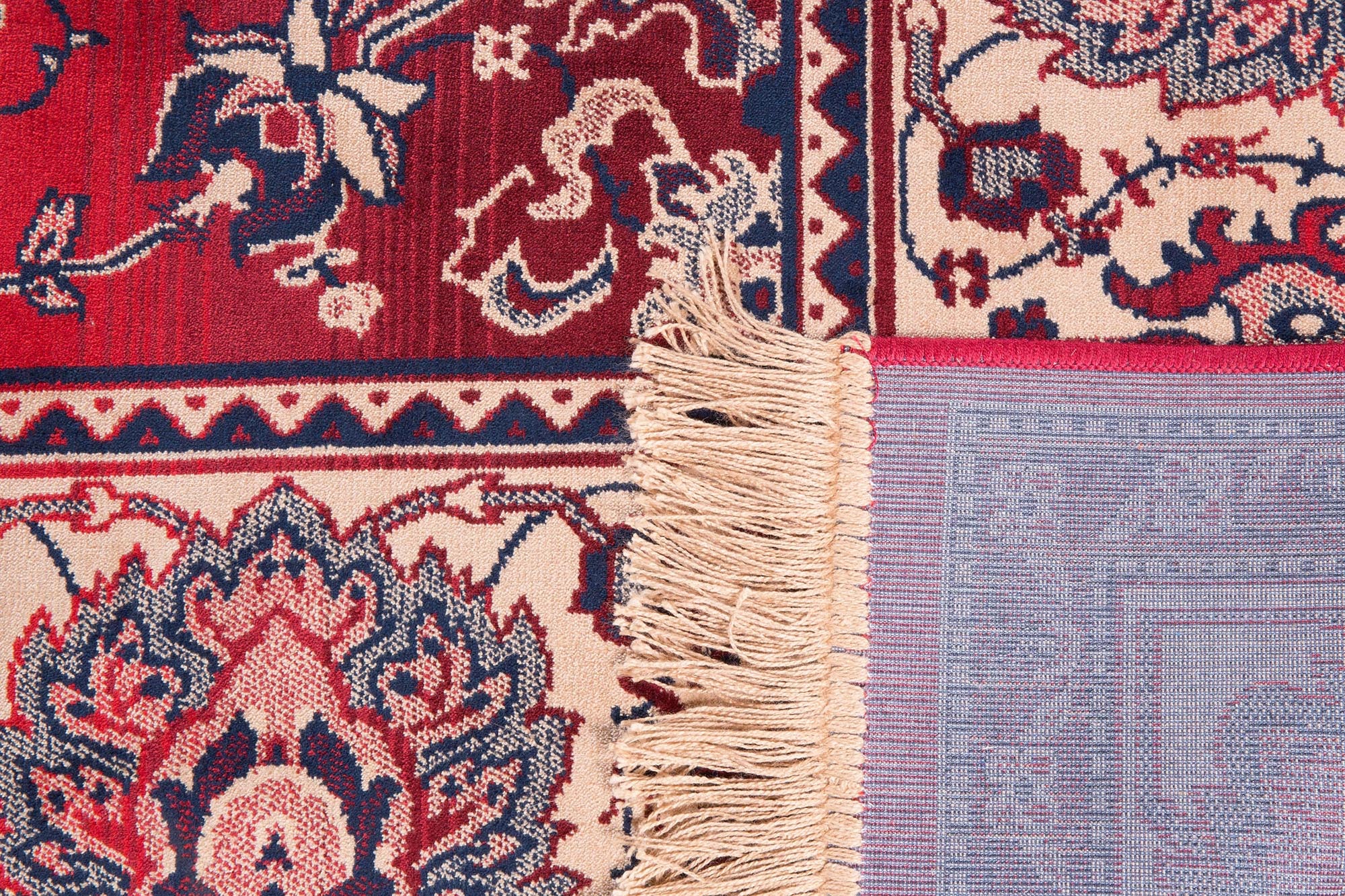 Der Teppich BID von Dutchbone vereint modernes Design mit einer besonderen Textur, ideal für elegante Wohnräume.
