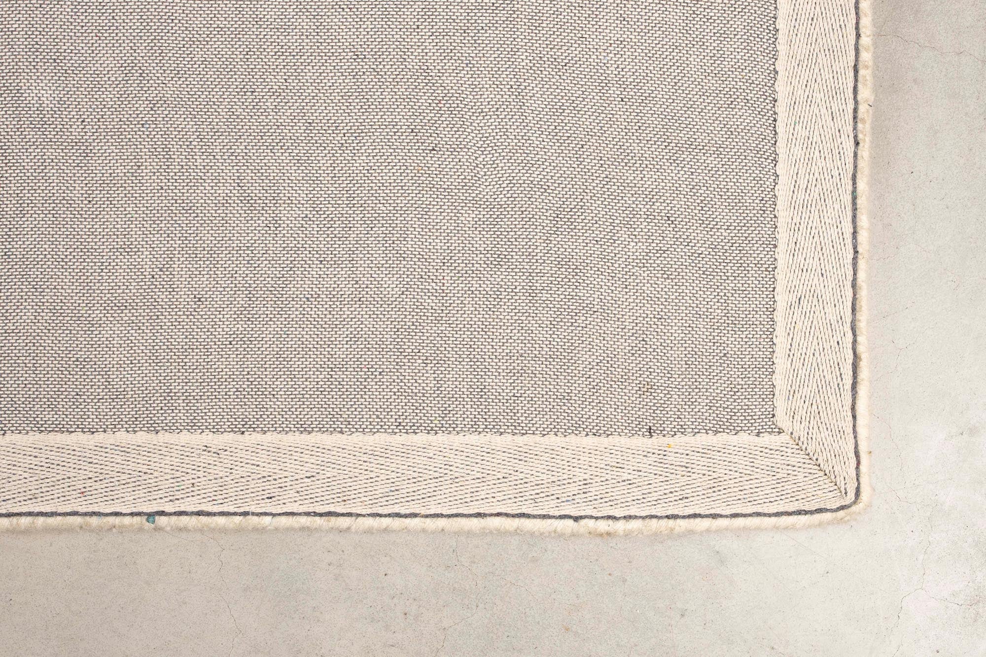 Teppich Amori von Dutchbone: Stilvoller Teppich mit ansprechendem Design, der Gemütlichkeit und Eleganz in Ihr Zuhause bringt.