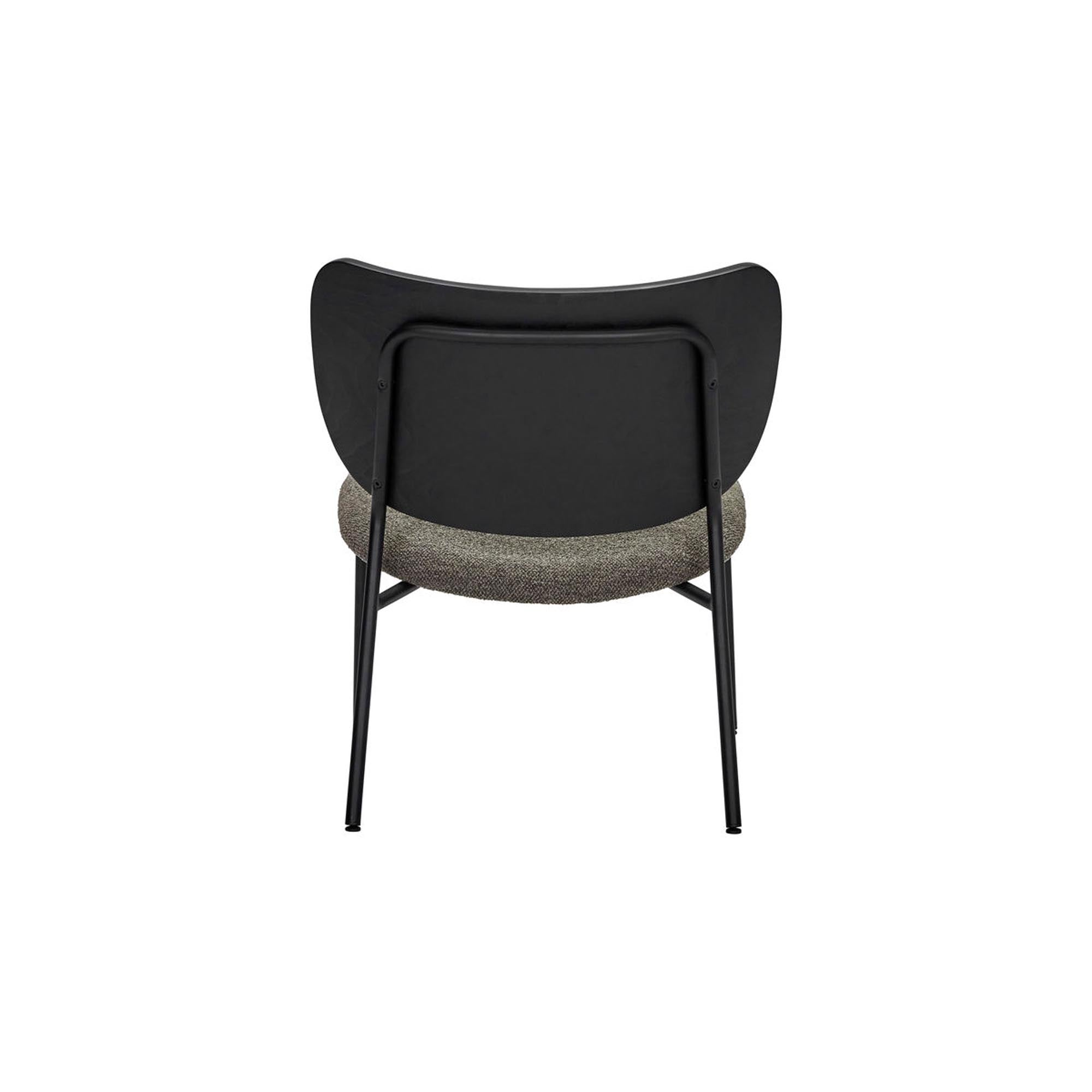 Stylischer Lounge-Sessel HDLonga in warmem Braun, ideal für entspannte Stunden und modernes Wohndesign von House Doctor.