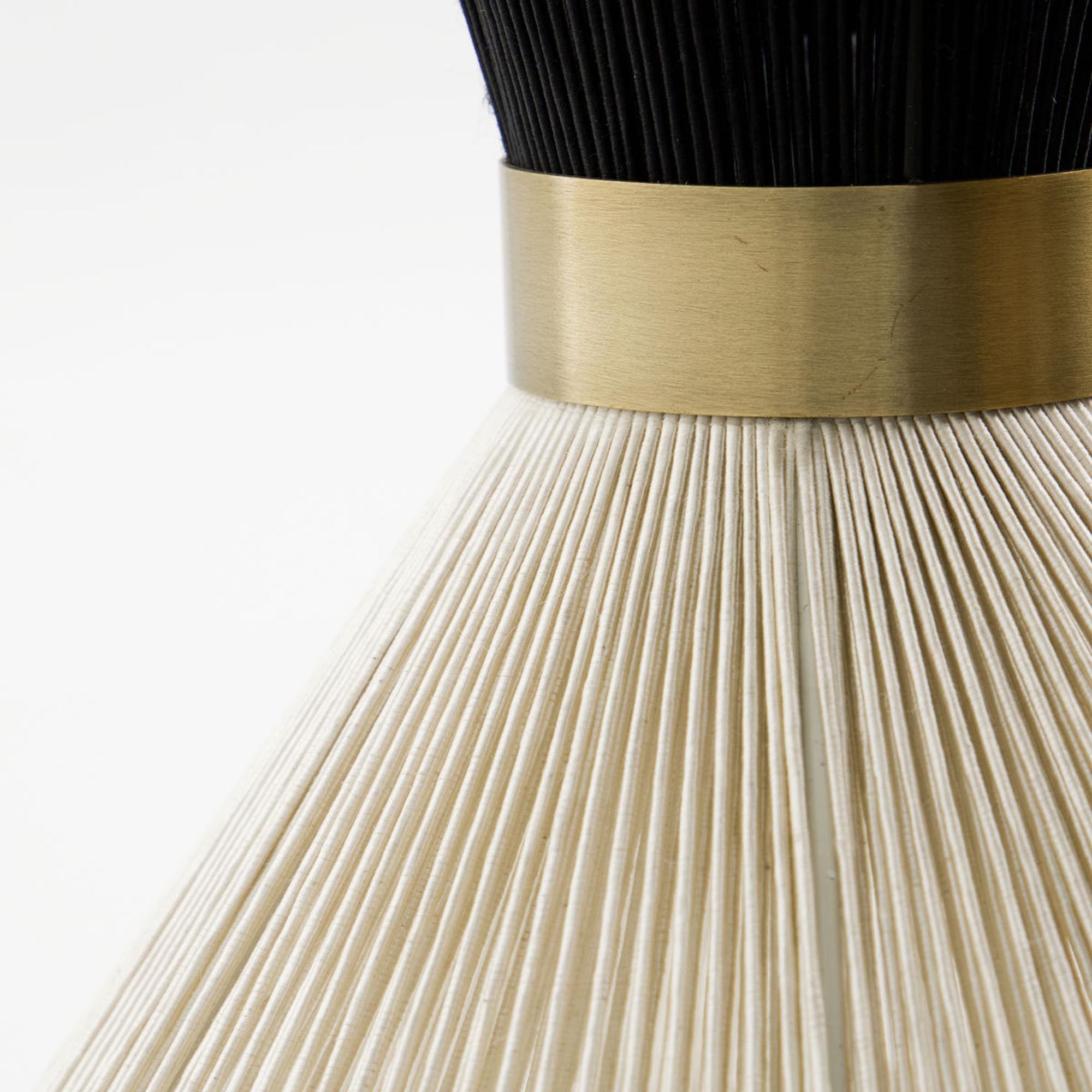 Elegante Stehlampe HDCord in Schwarz von House Doctor für Ihr Zuhause.