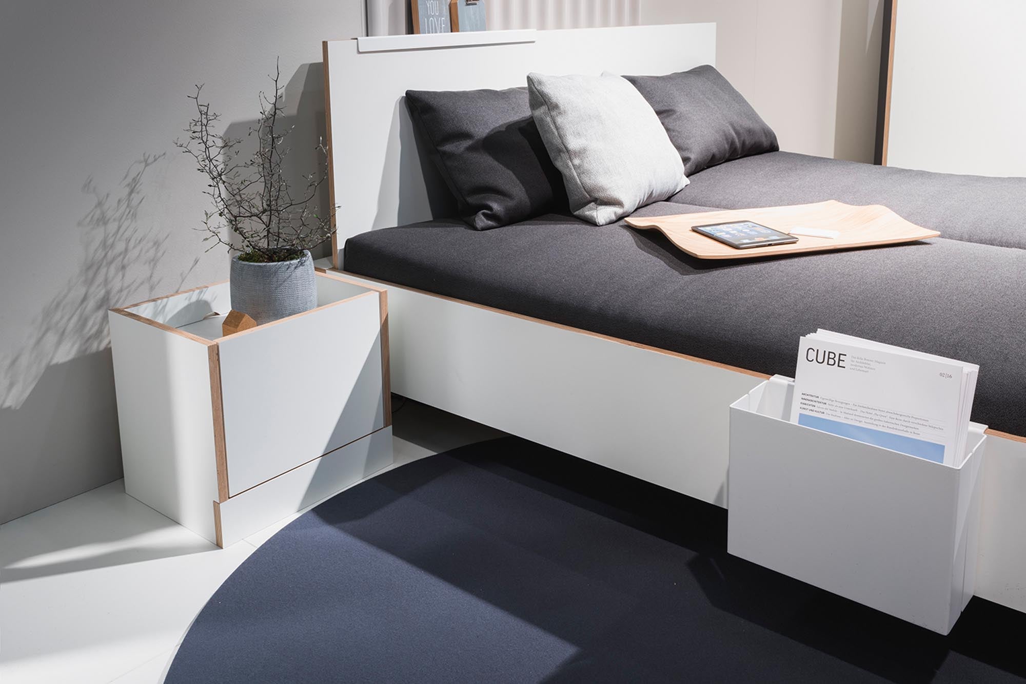 Stylisches FLAI Doppelbett von Müller Möbelwerkstätten, ausgestattet mit einem stabilen Lattenrost und einem ansprechenden, modernen Look.