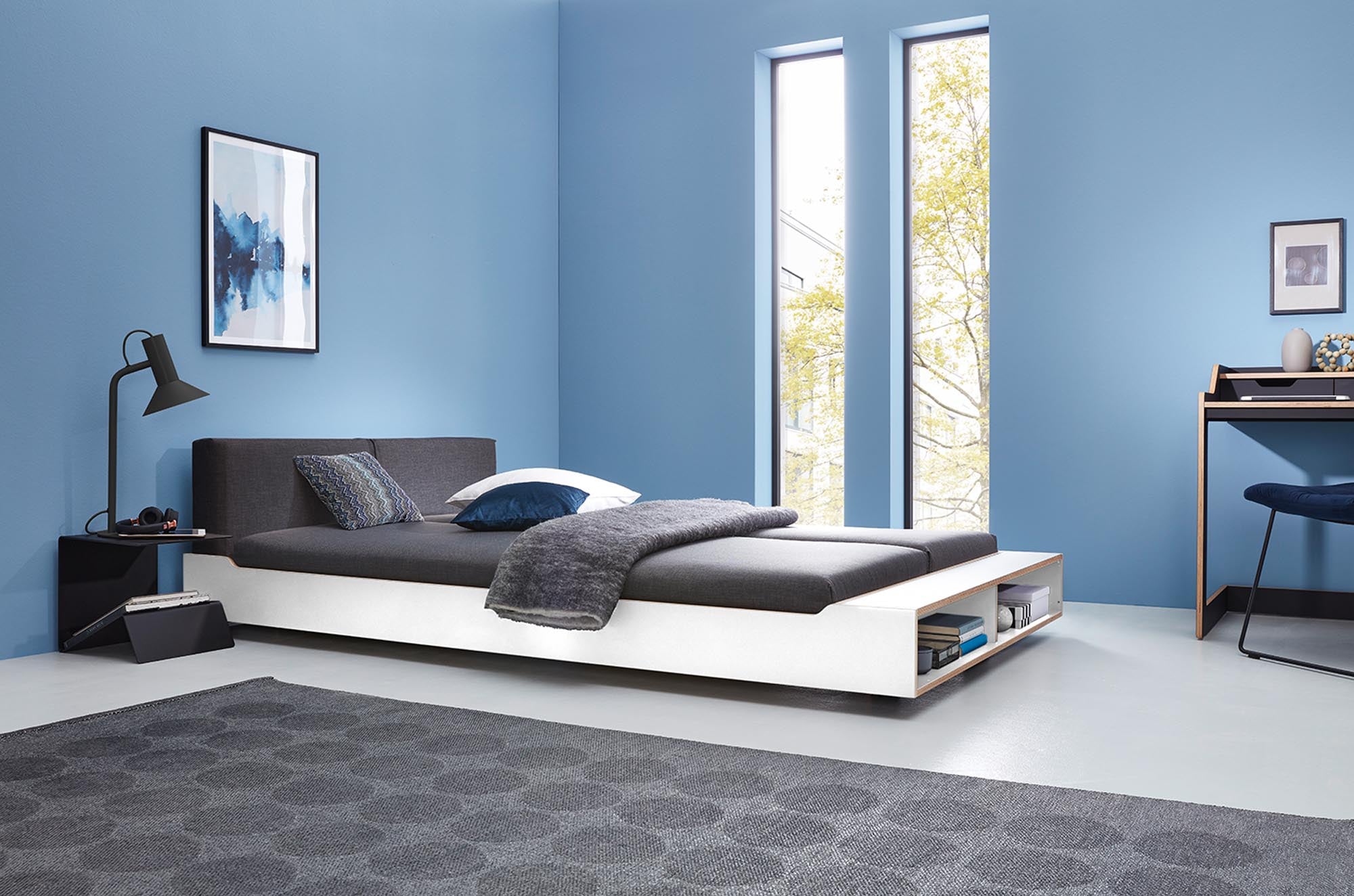 Elegantes MAUDE Bett von Müller Möbelwerkstätten, ausgestattet mit robustem Lattenrost, perfekt für ein modernes und gemütliches Schlafzimmer.