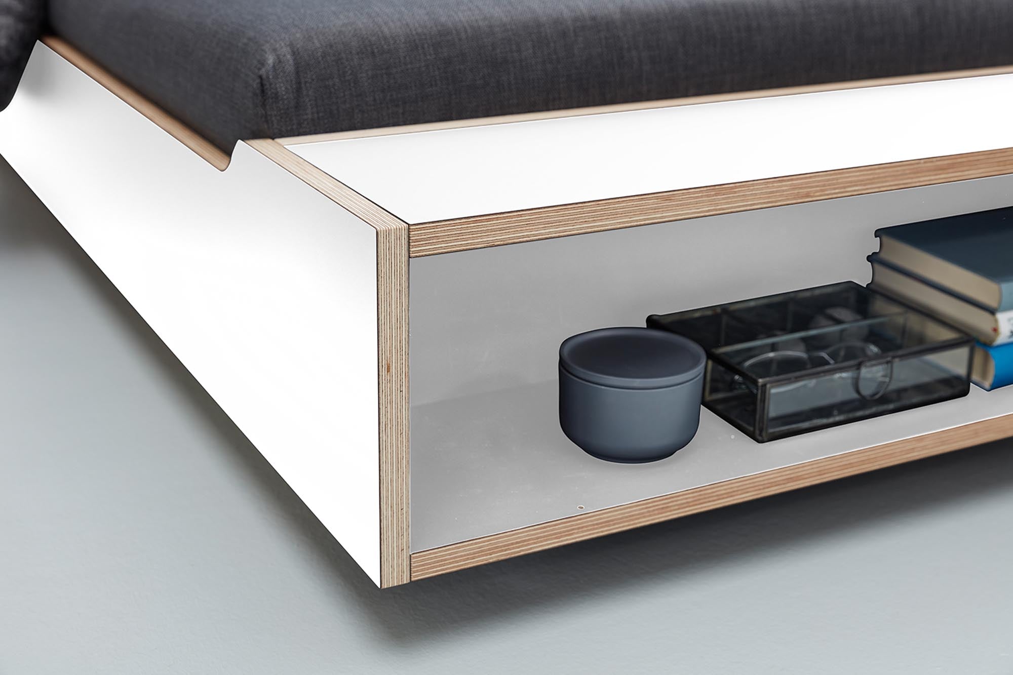 Elegantes MAUDE Bett von Müller Möbelwerkstätten mit stabilem Lattenrost, ideal für ein modernes und gemütliches Schlafzimmer.